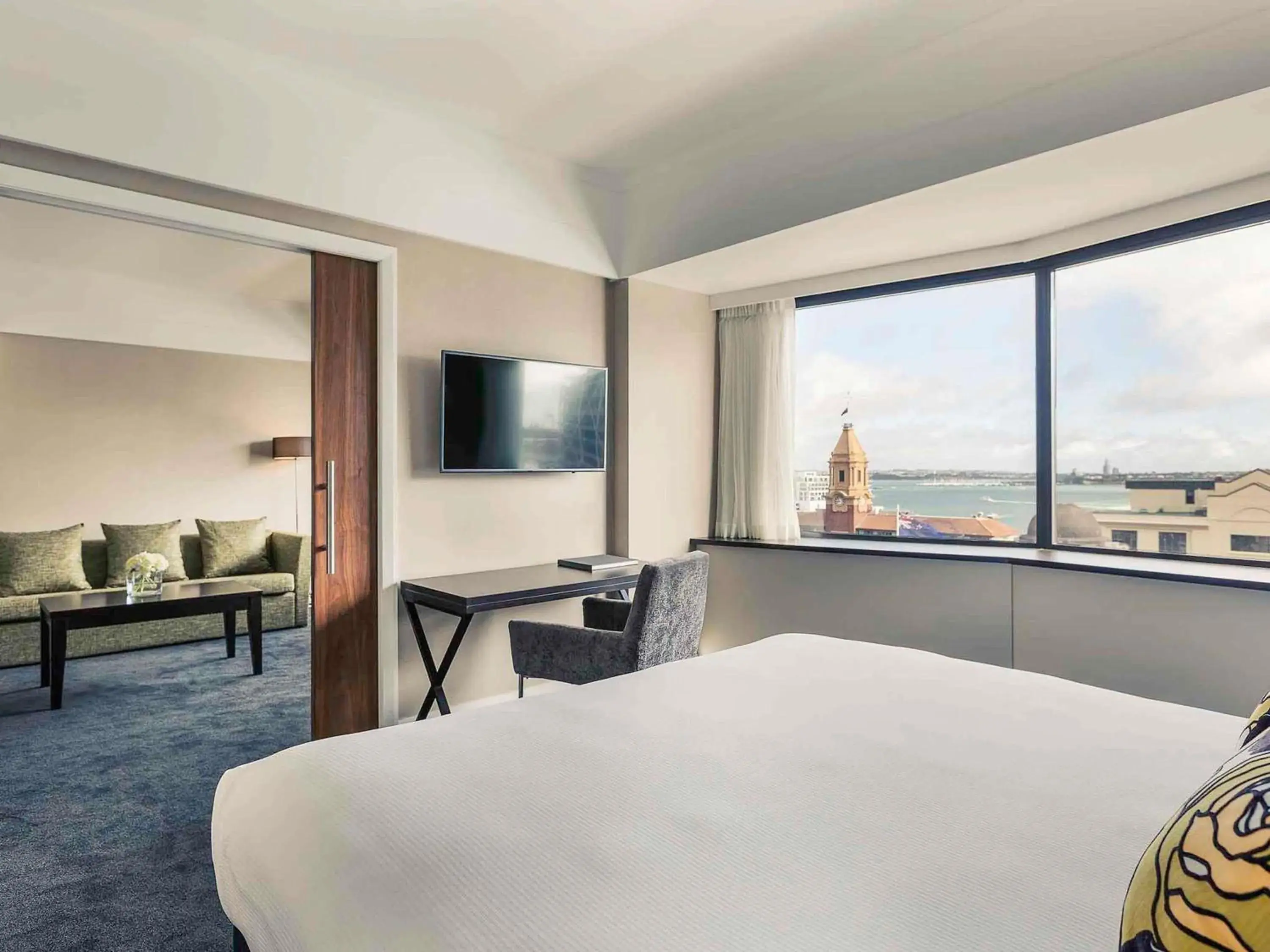 Bedroom, Bed in Mövenpick Hotel Auckland Bedroom, Bed in Mövenpick Hotel Auckland