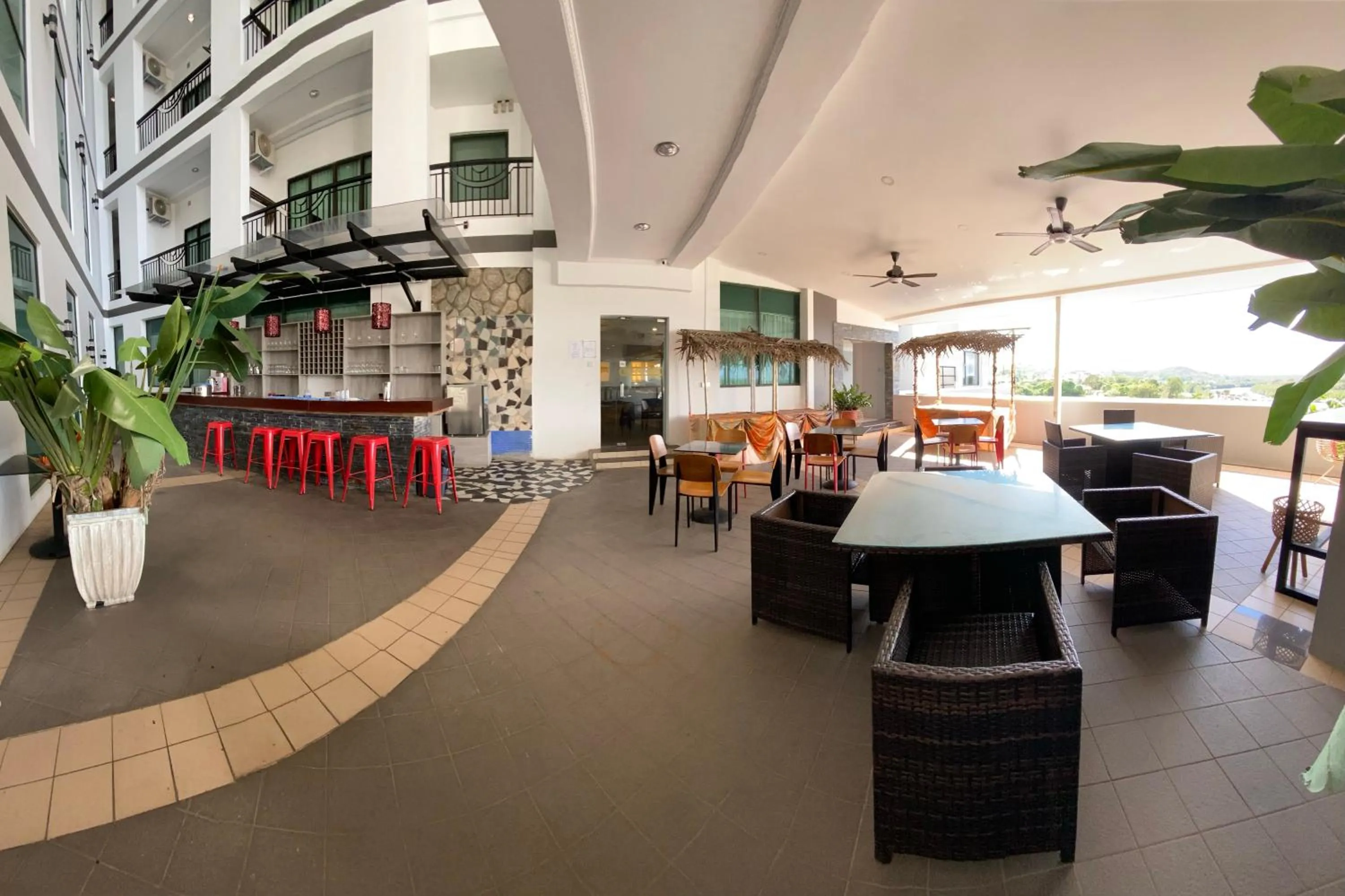 Restaurant/places to eat in The Lanes Hotel