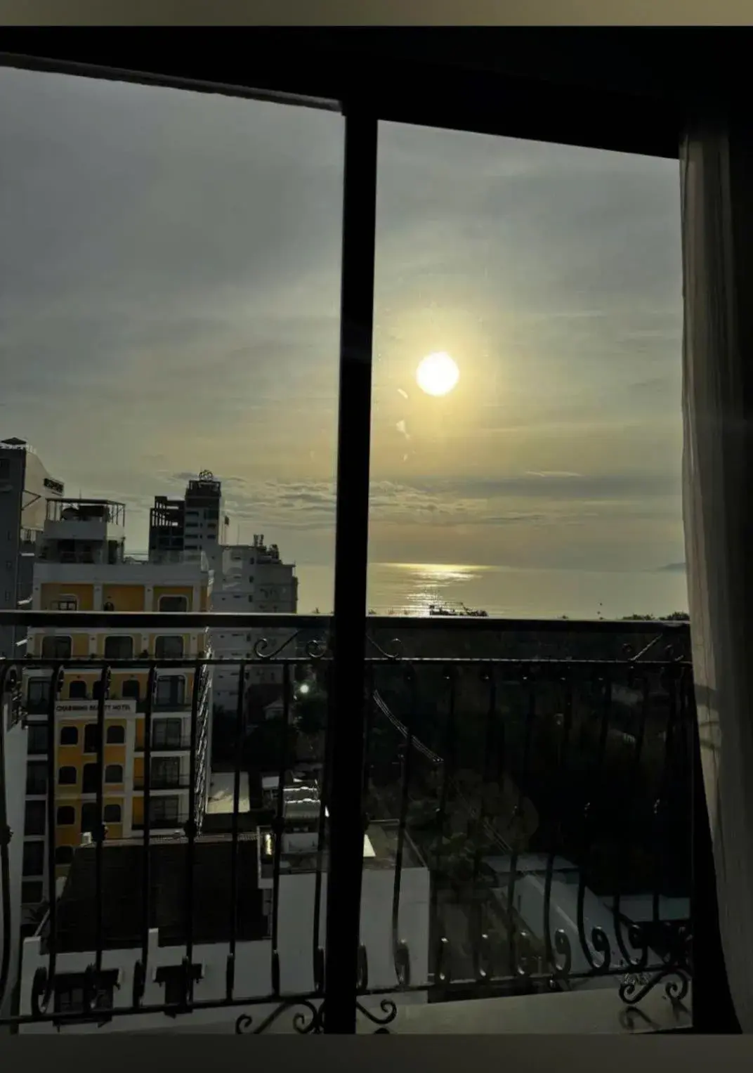 Suite with Sea View and Bathtub in Cosmos Hotel Danang Suite with Sea View and Bathtub in Cosmos Hotel Danang