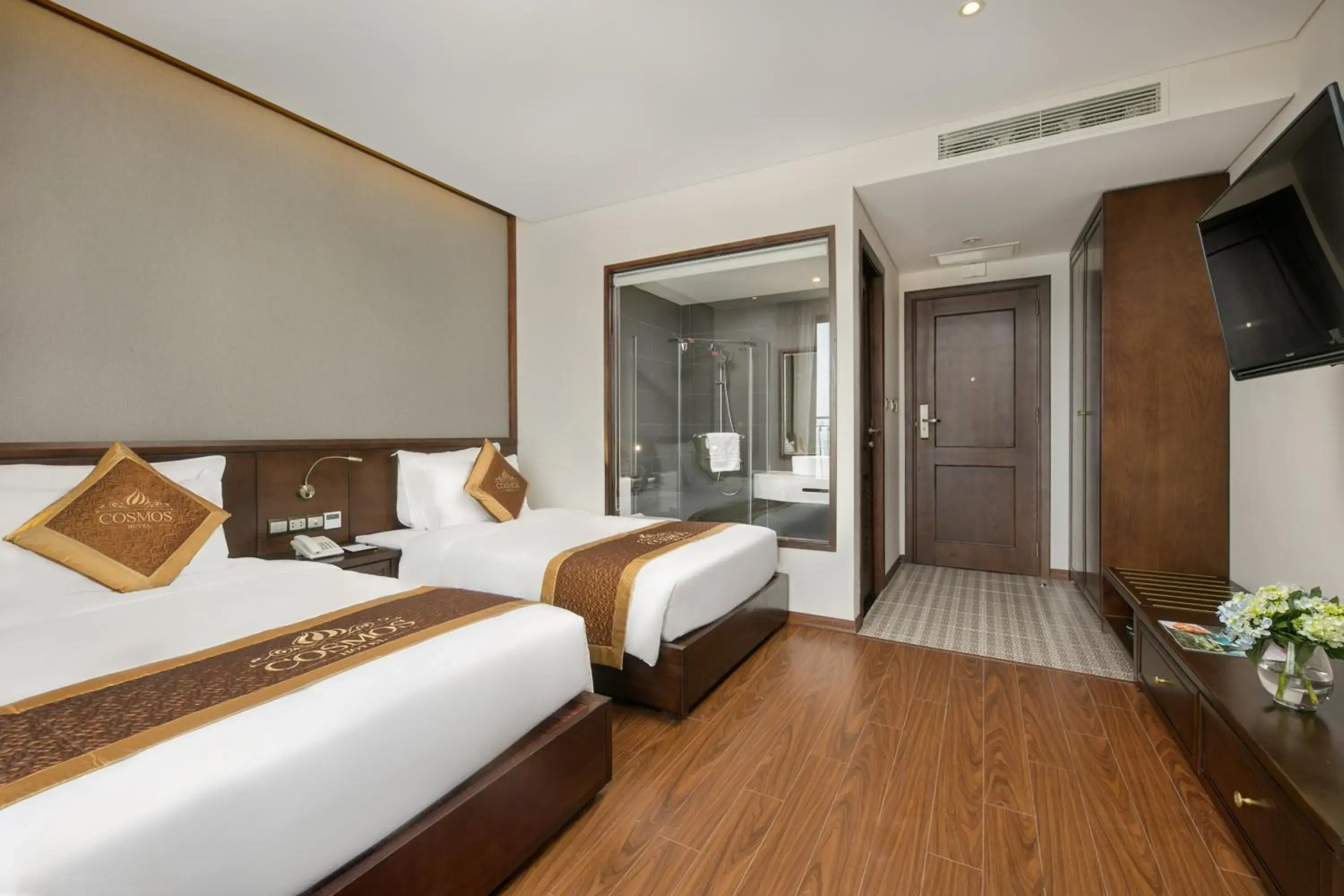 Deluxe Double or Twin Room with City View in Cosmos Hotel Danang Deluxe Double or Twin Room with City View in Cosmos Hotel Danang