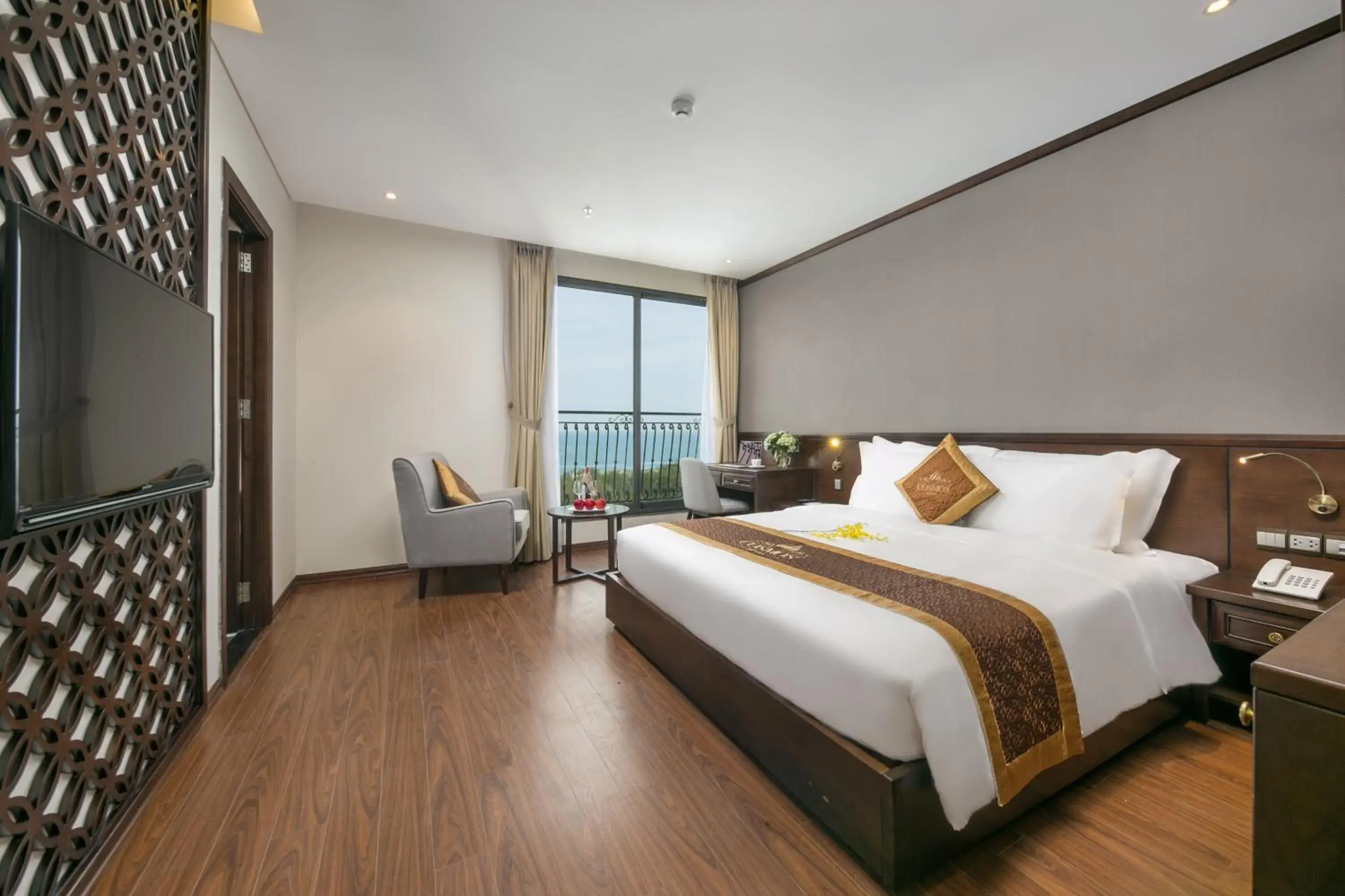 Deluxe Double or Twin Room with Ocean View in Cosmos Hotel Danang Deluxe Double or Twin Room with Ocean View in Cosmos Hotel Danang