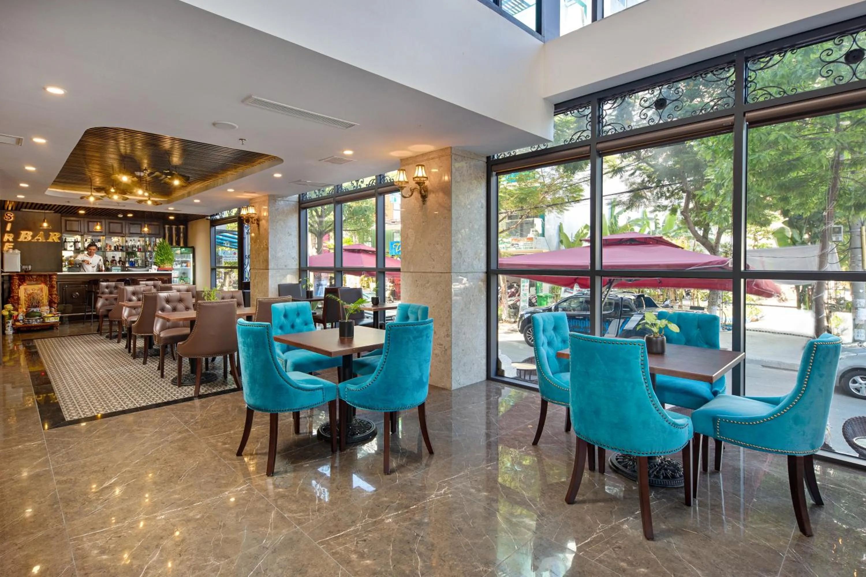 Restaurant/places to eat in Cosmos Hotel Danang