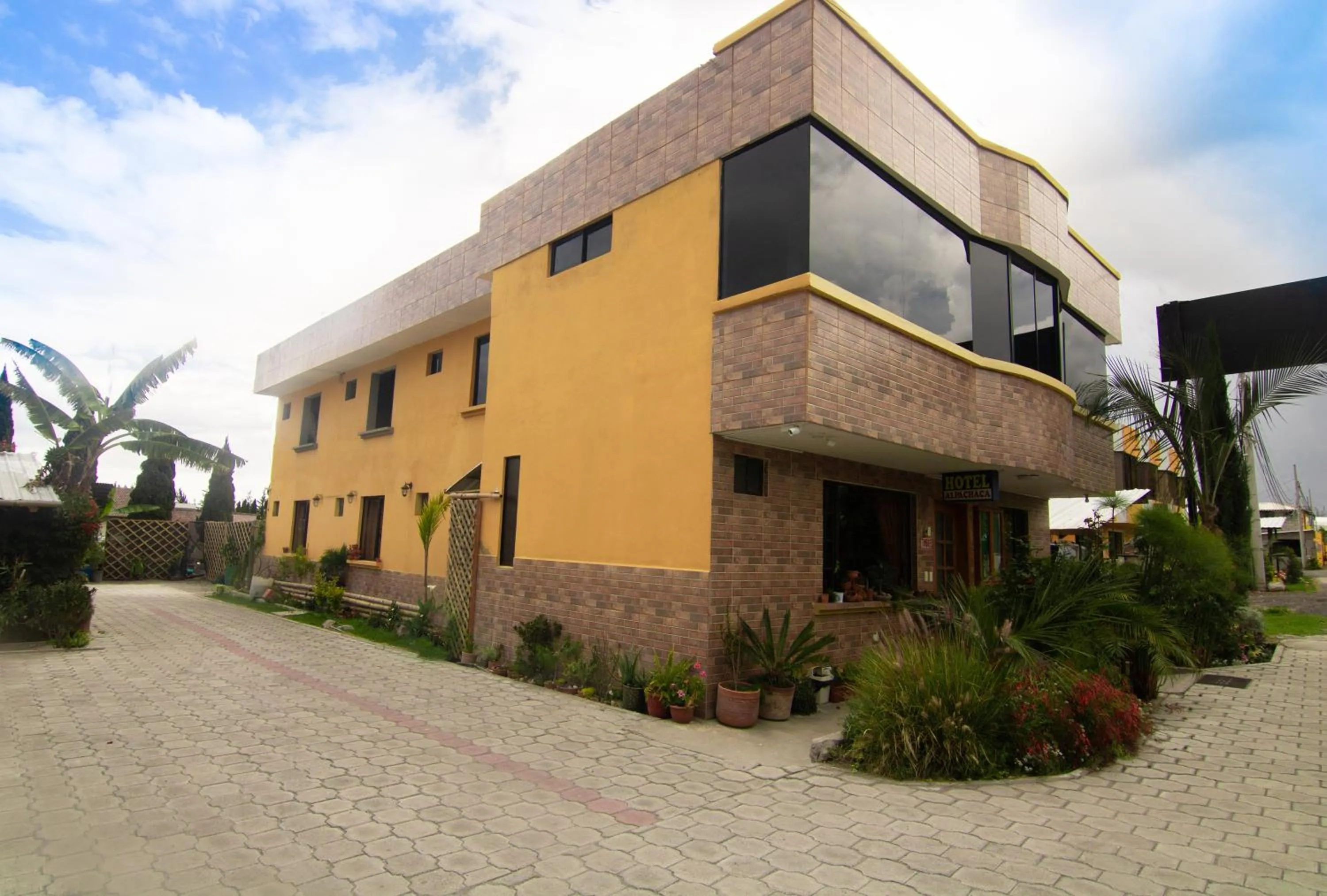 Property building in Hostal Alpachaca - New Quito Airport