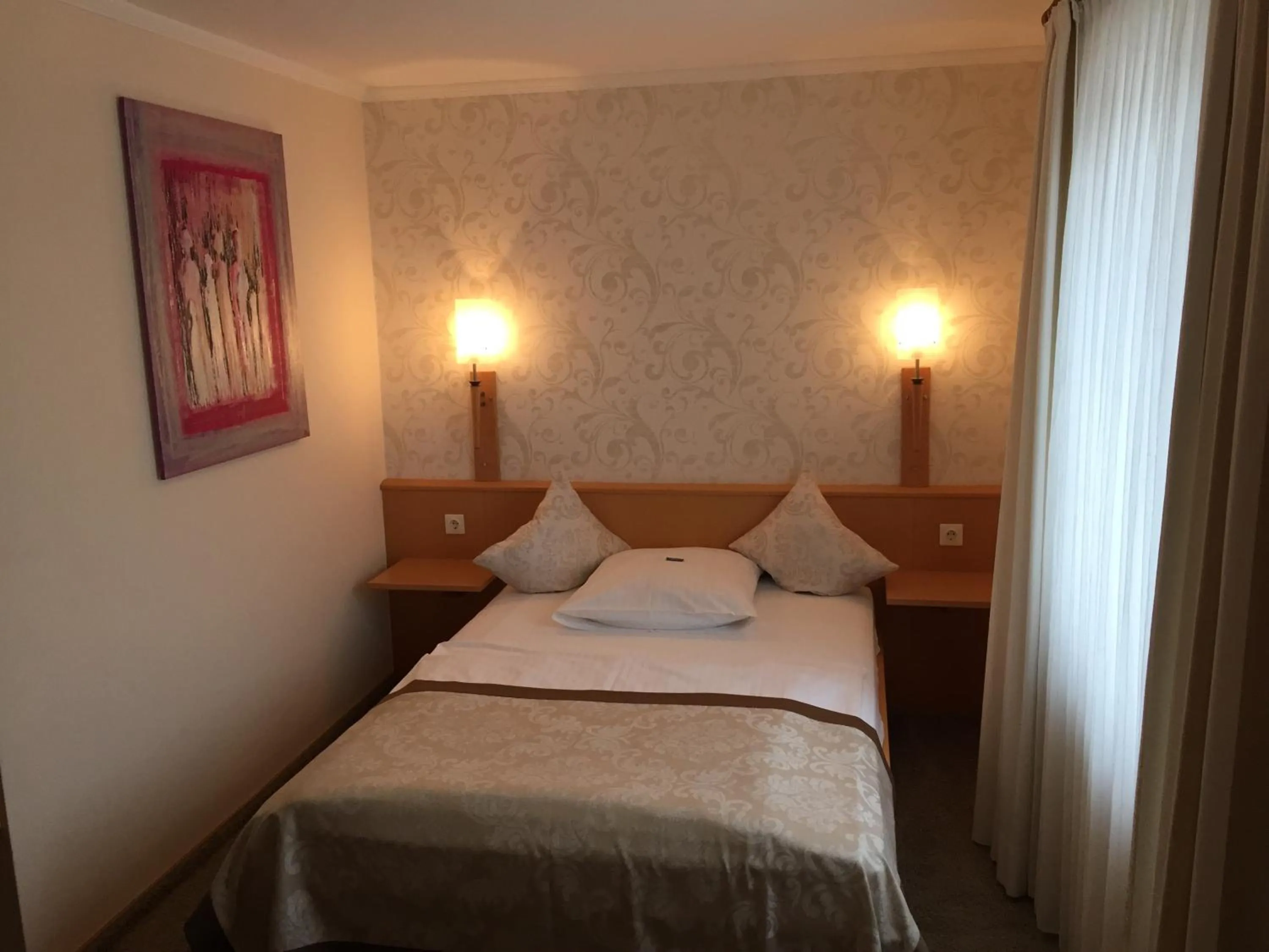 Bedroom, Bed in Hotel Restaurant Zum Heidekrug