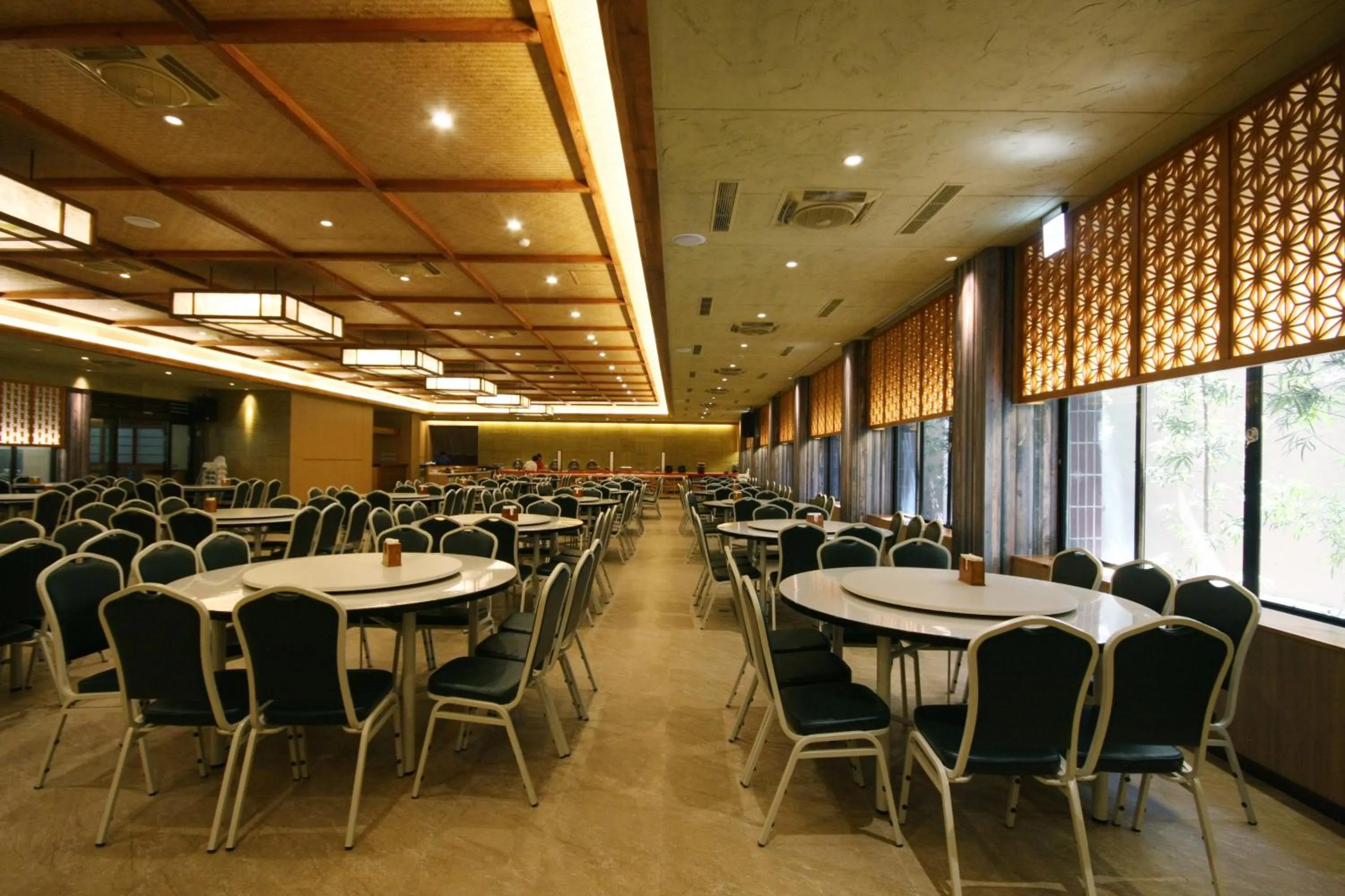 Restaurant/places to eat in Ku Kuan Resort Hotel