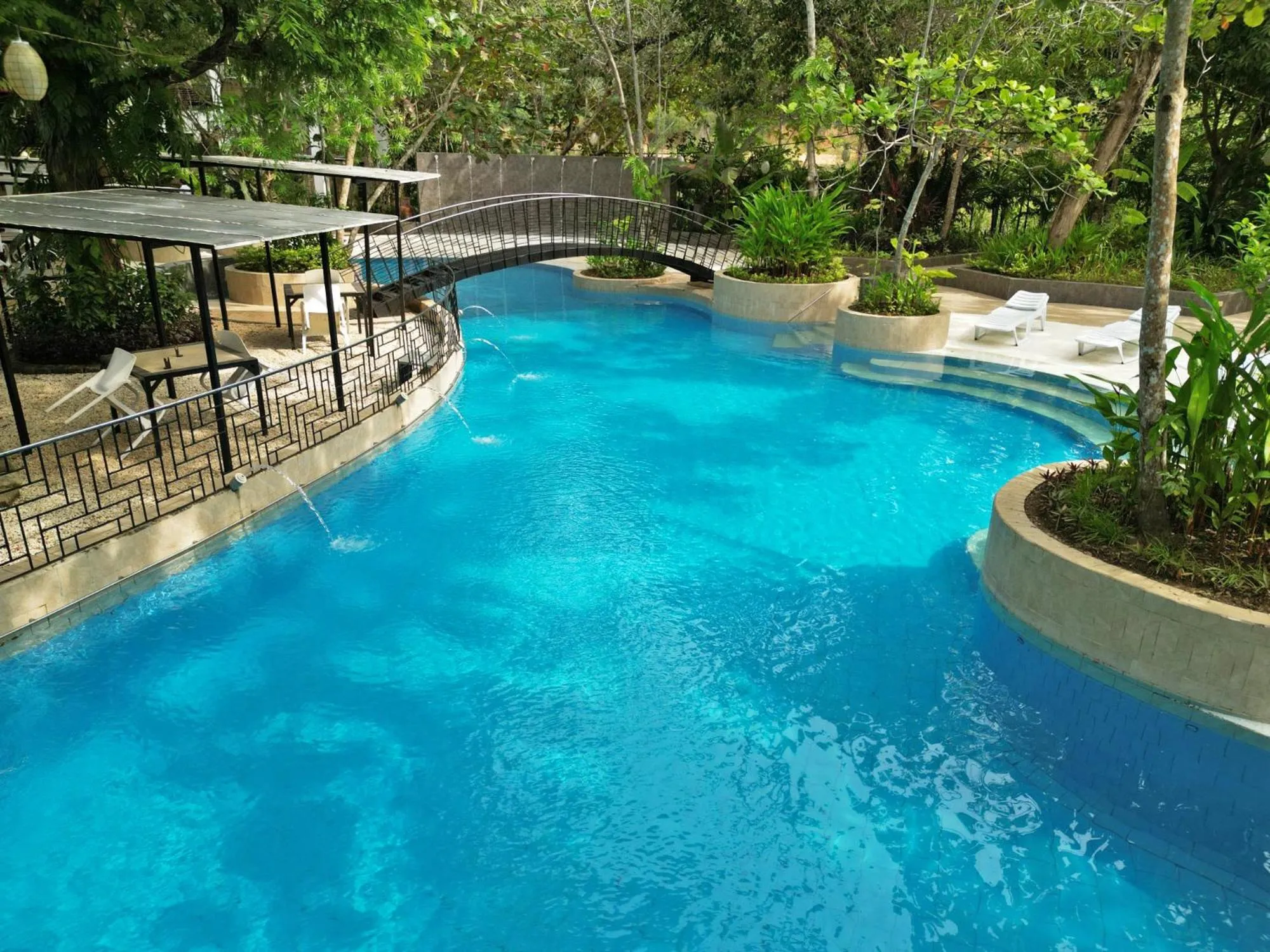 Swimming pool in Fernvale Leisure Club and Resort