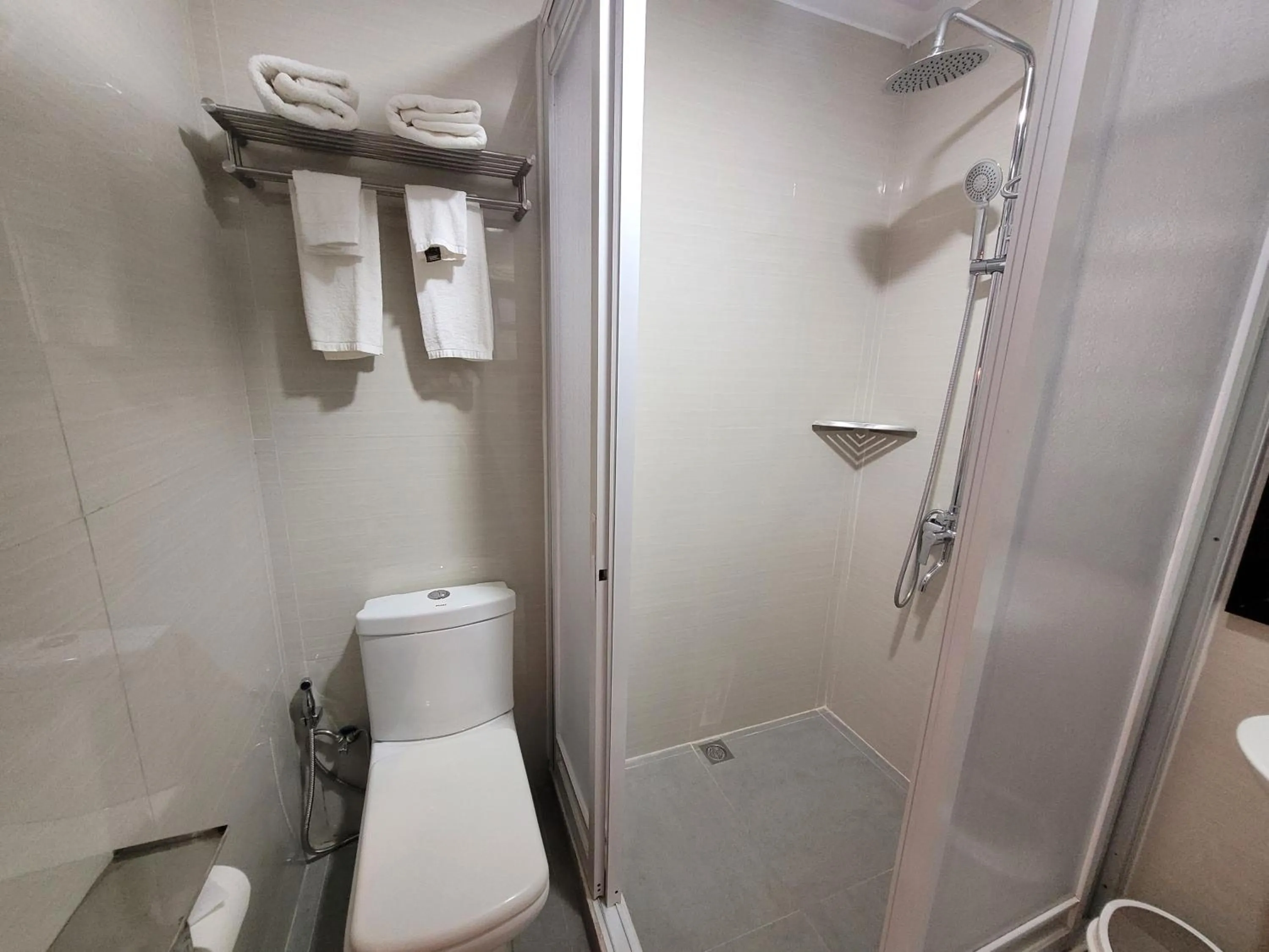 Shower in Fernvale Leisure Club and Resort