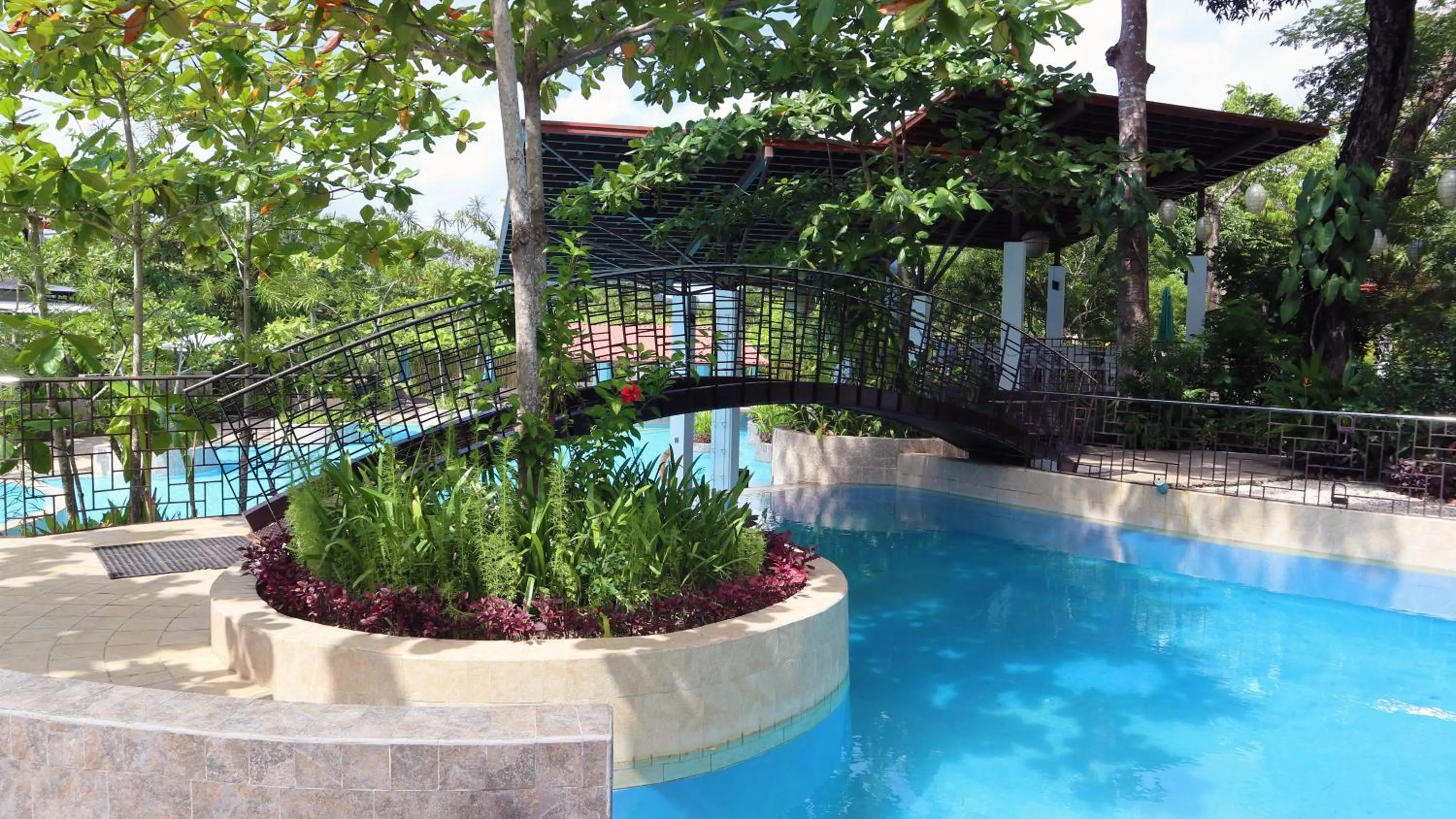 Swimming pool in Fernvale Leisure Club and Resort