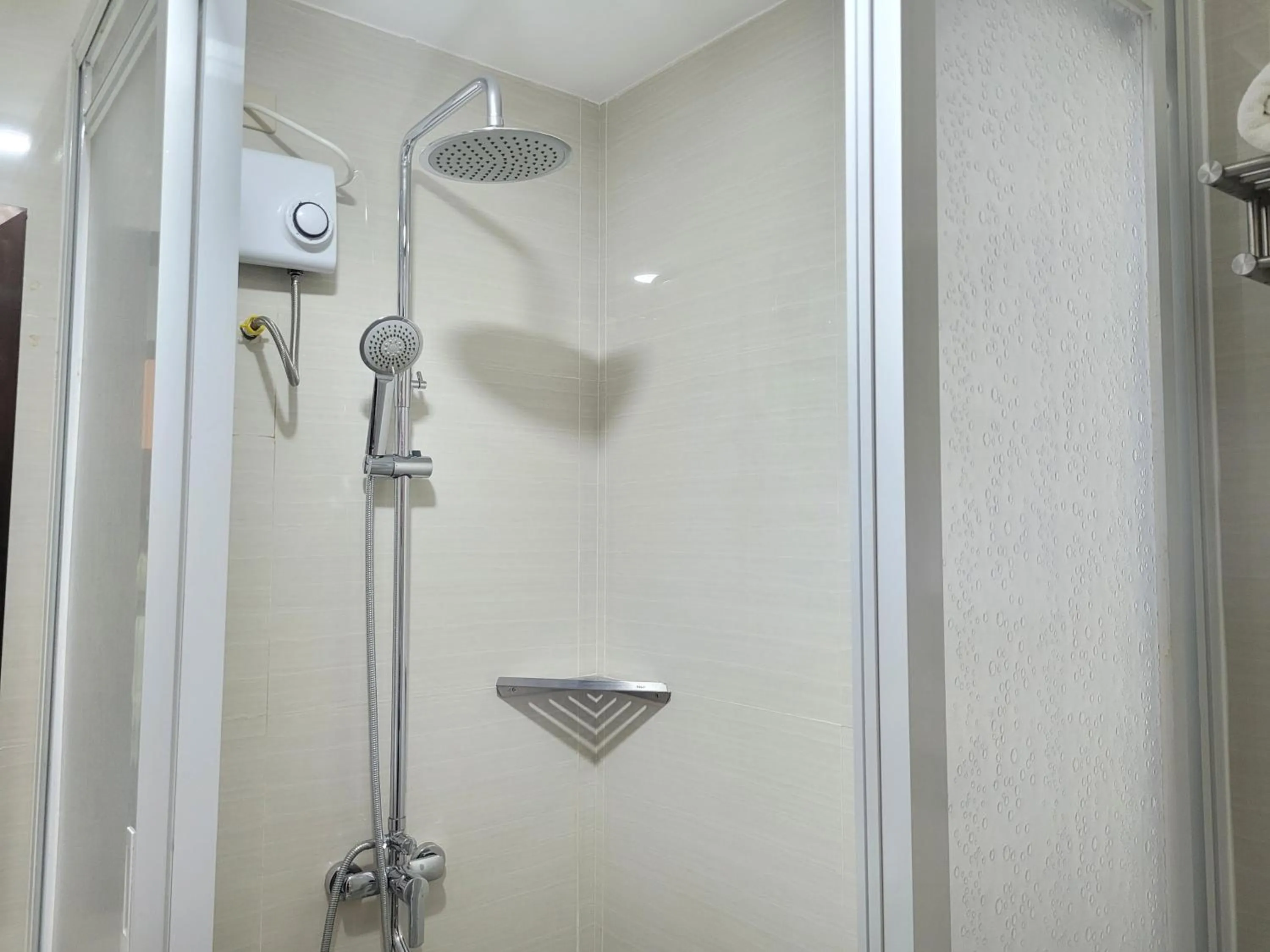 Shower in Fernvale Leisure Club and Resort