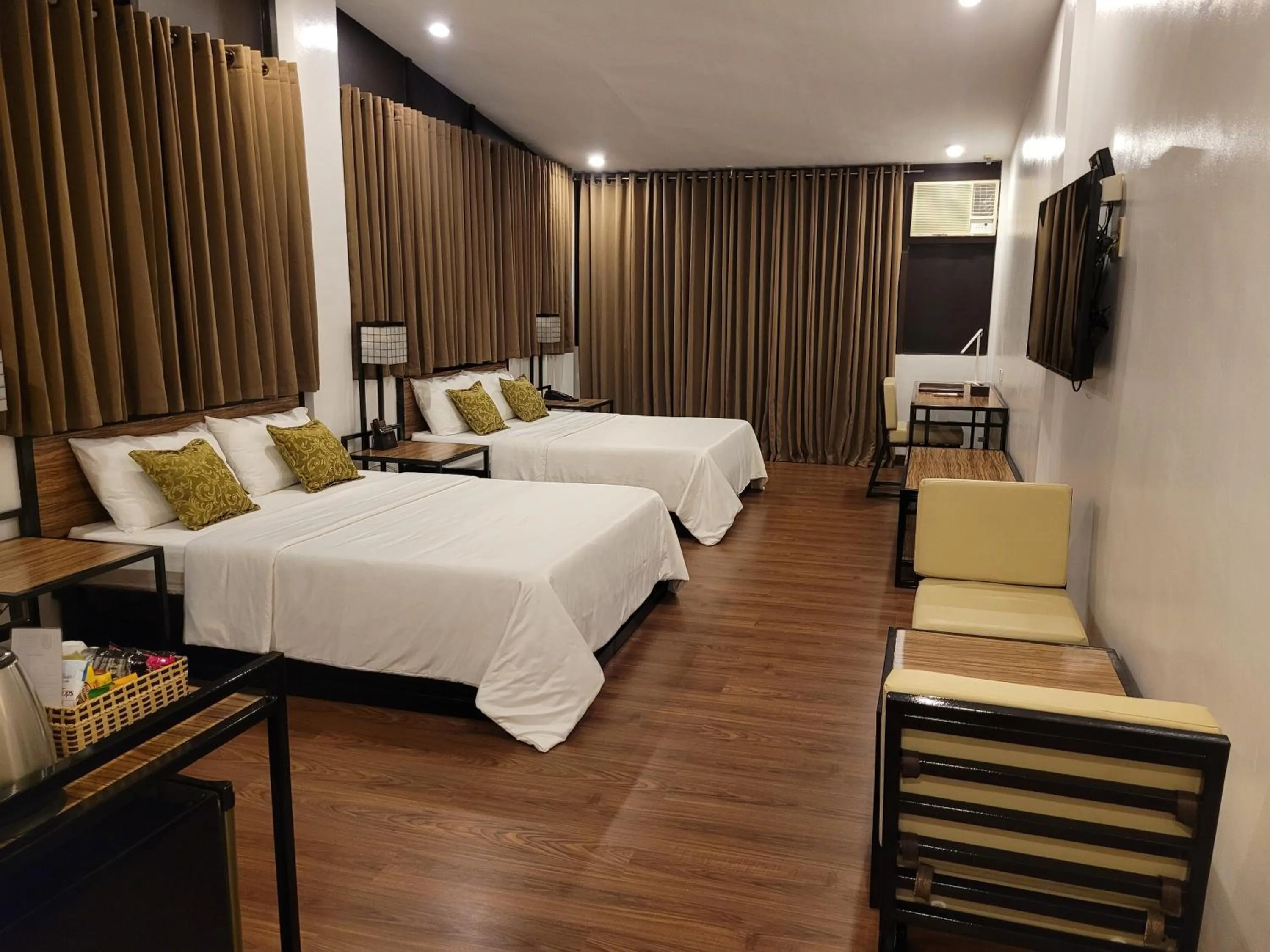 Living room, Bed in Fernvale Leisure Club and Resort