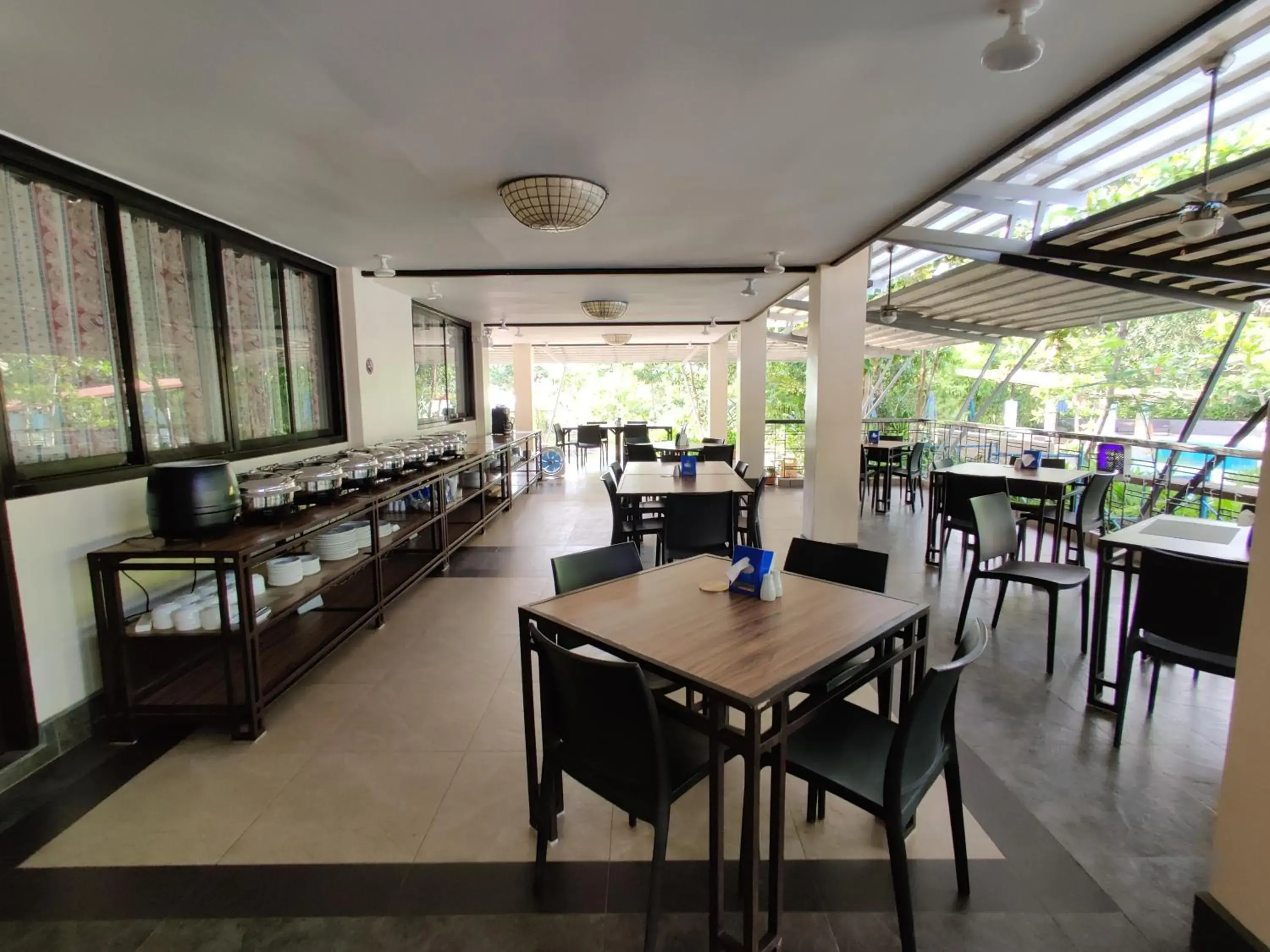 Restaurant/places to eat in Fernvale Leisure Club and Resort Restaurant/places to eat in Fernvale Leisure Club and Resort