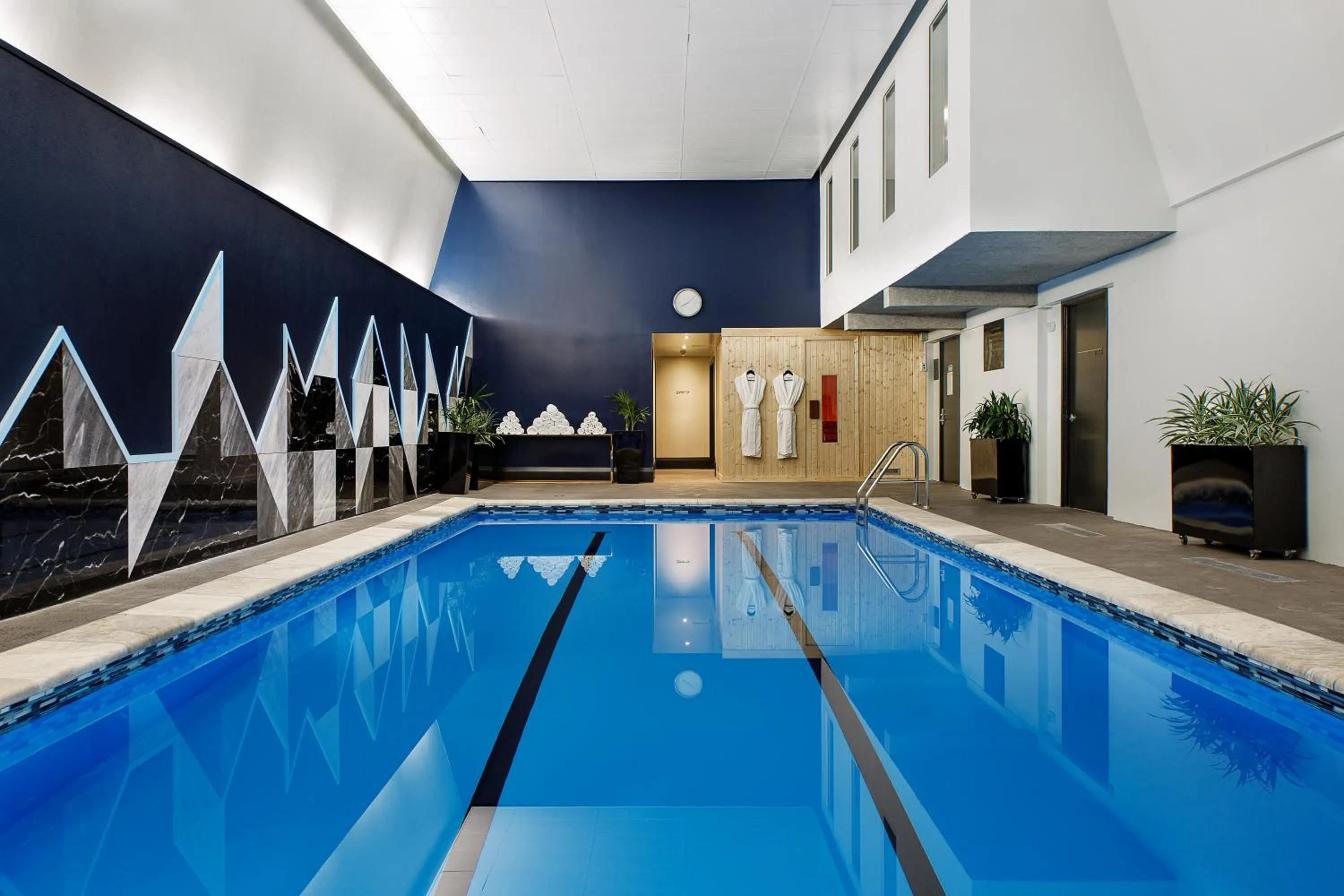 Swimming pool in Mövenpick Hotel Wellington