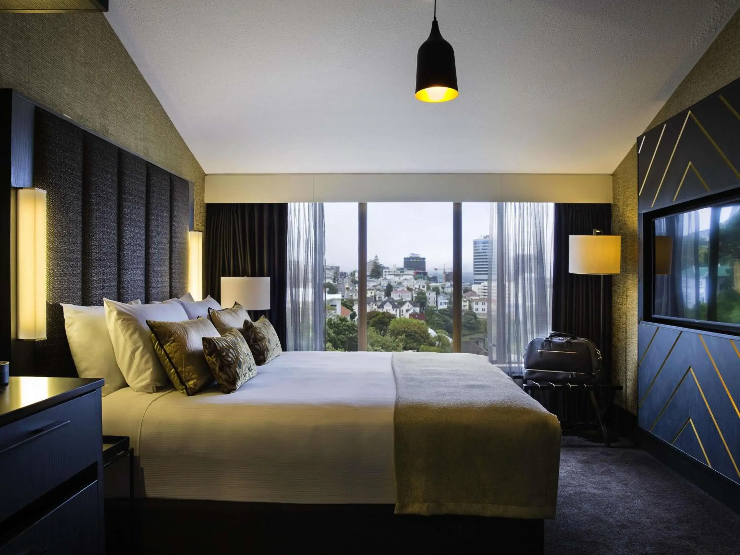 Bedroom, Bed in Mövenpick Hotel Wellington Bedroom, Bed in Mövenpick Hotel Wellington