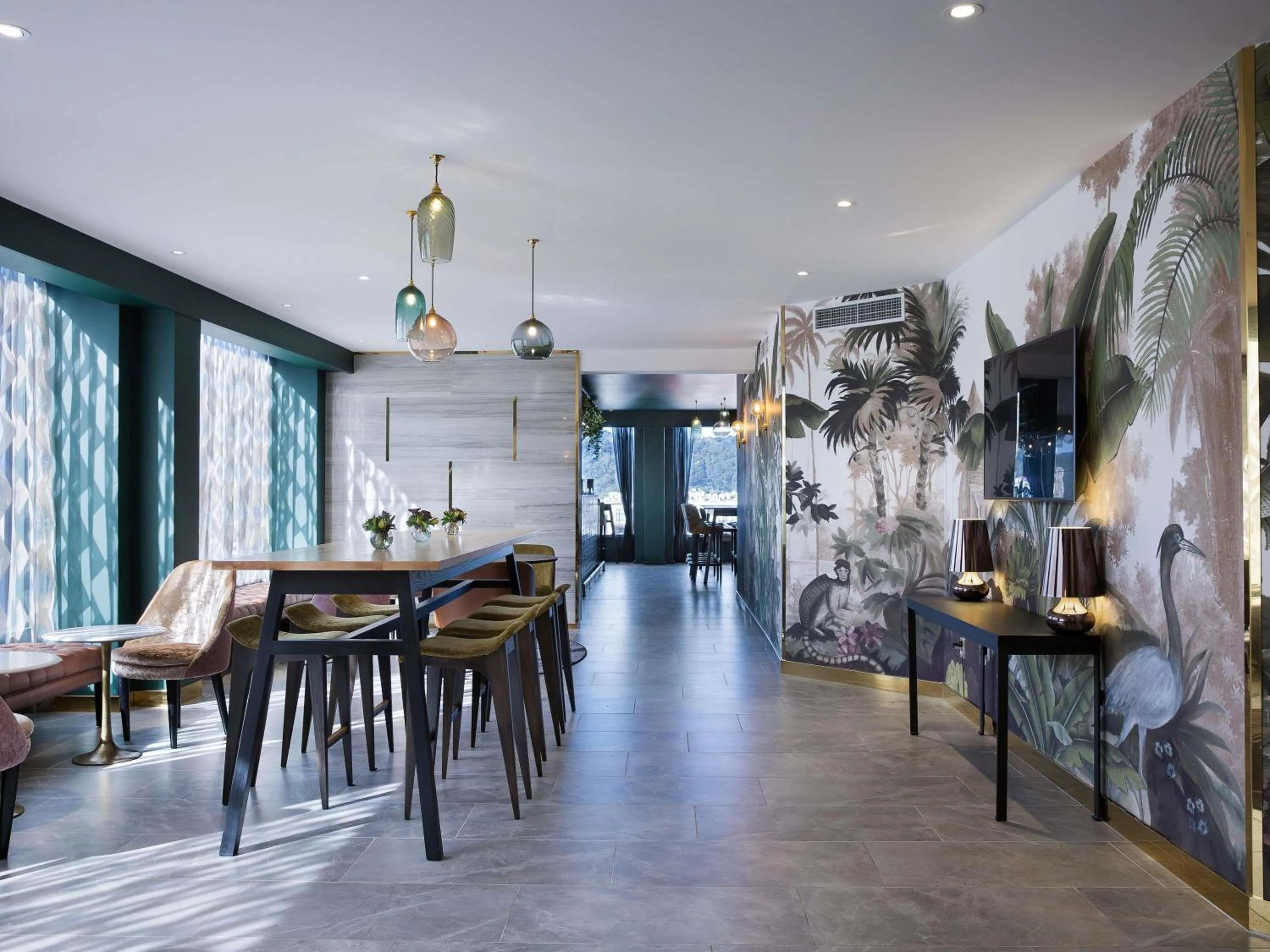 Lounge or bar in Mövenpick Hotel Wellington