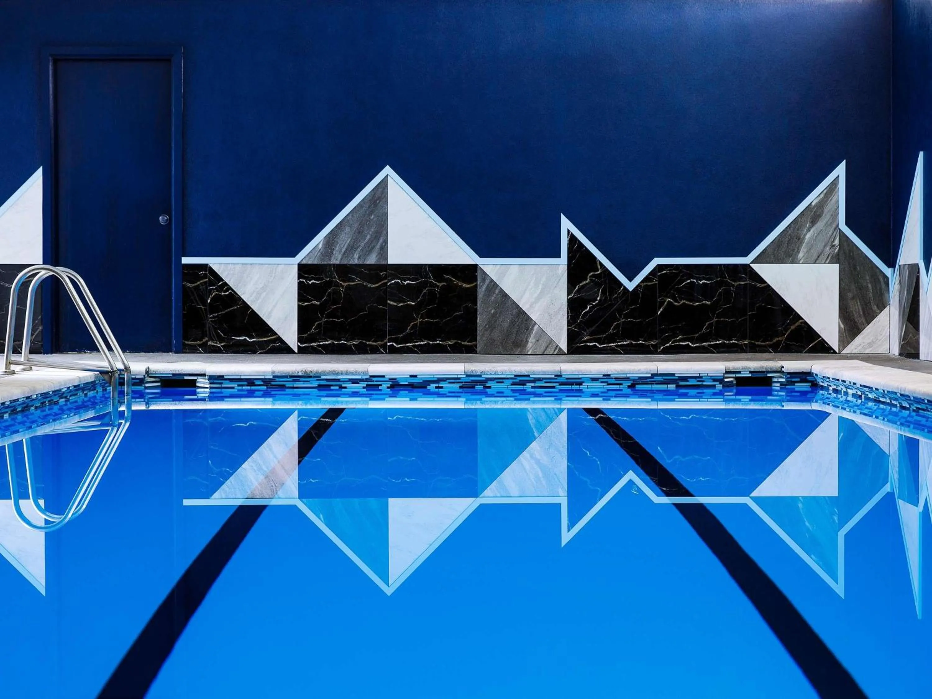 Pool view in Mövenpick Hotel Wellington