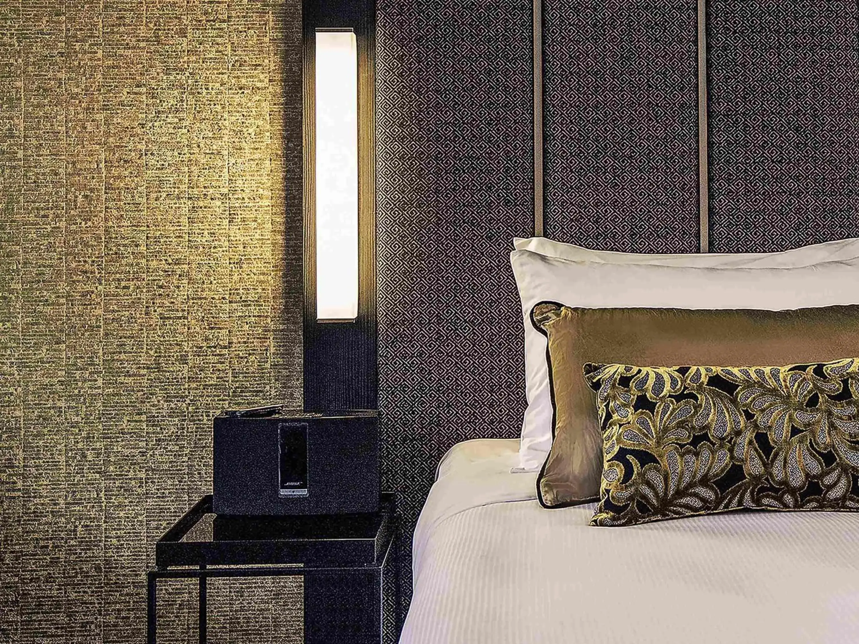 Bedroom, Bed in Mövenpick Hotel Wellington Bedroom, Bed in Mövenpick Hotel Wellington