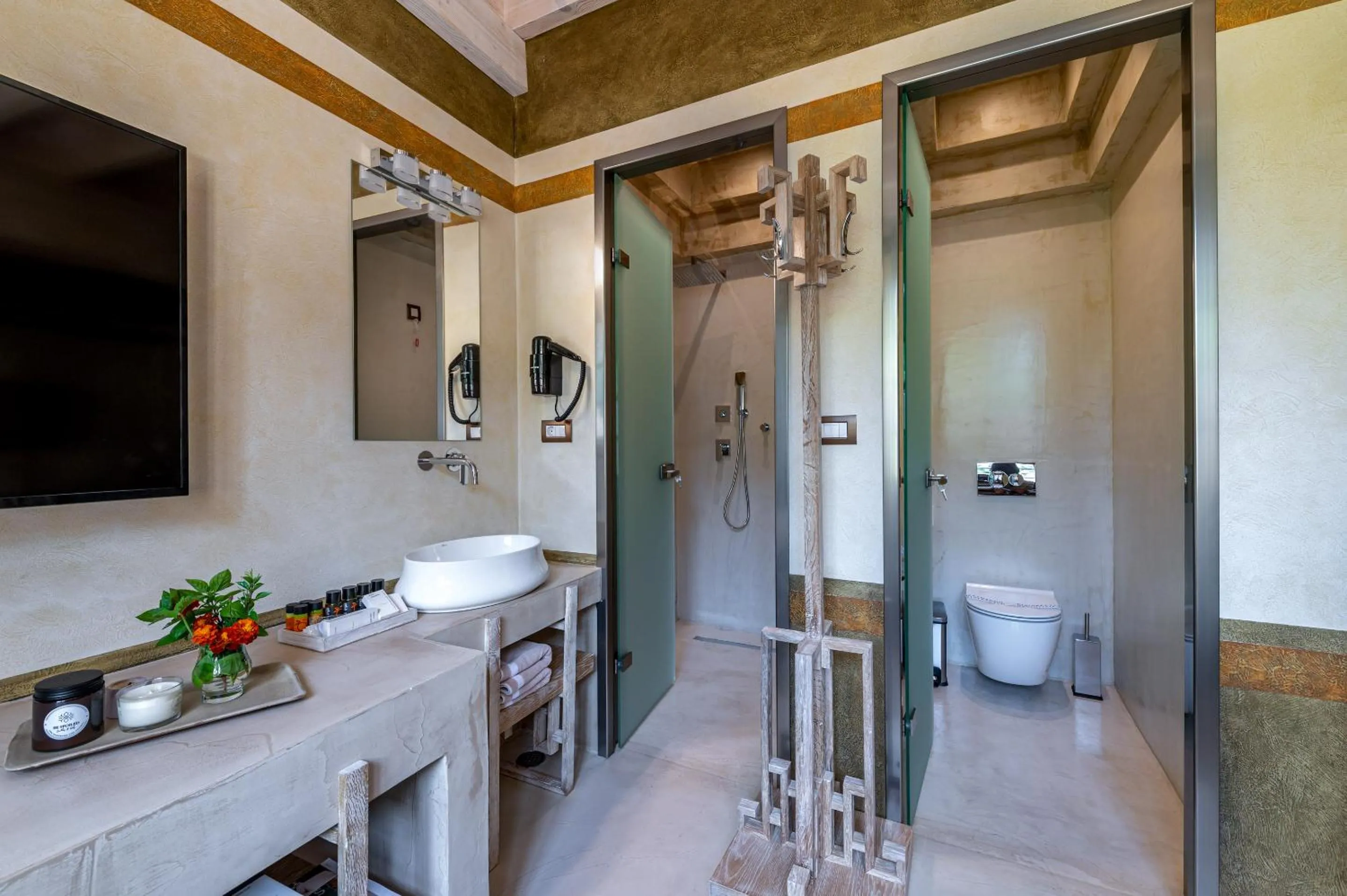 Shower in 10GR Boutique Hotel & Wine Bar