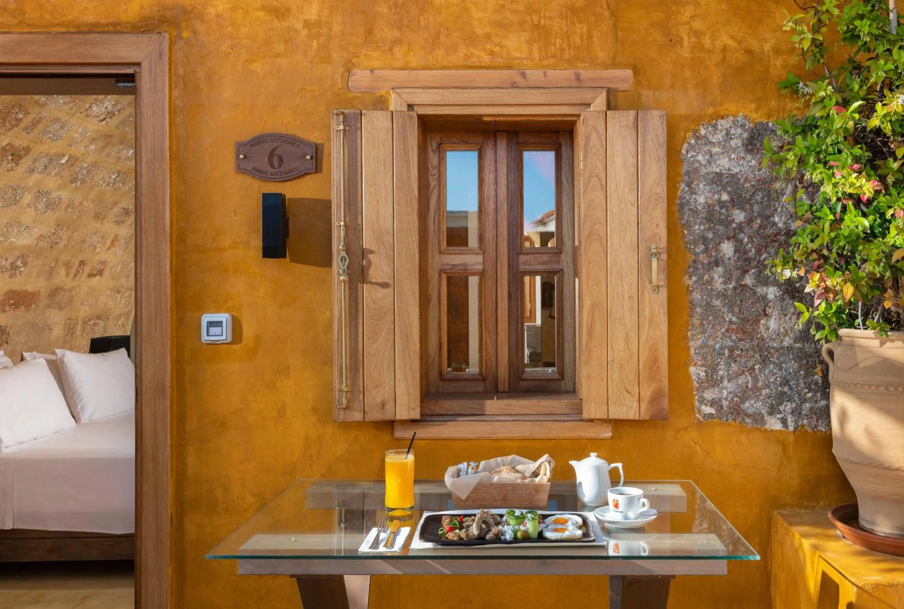 Coffee/tea facilities in 10GR Boutique Hotel & Wine Bar