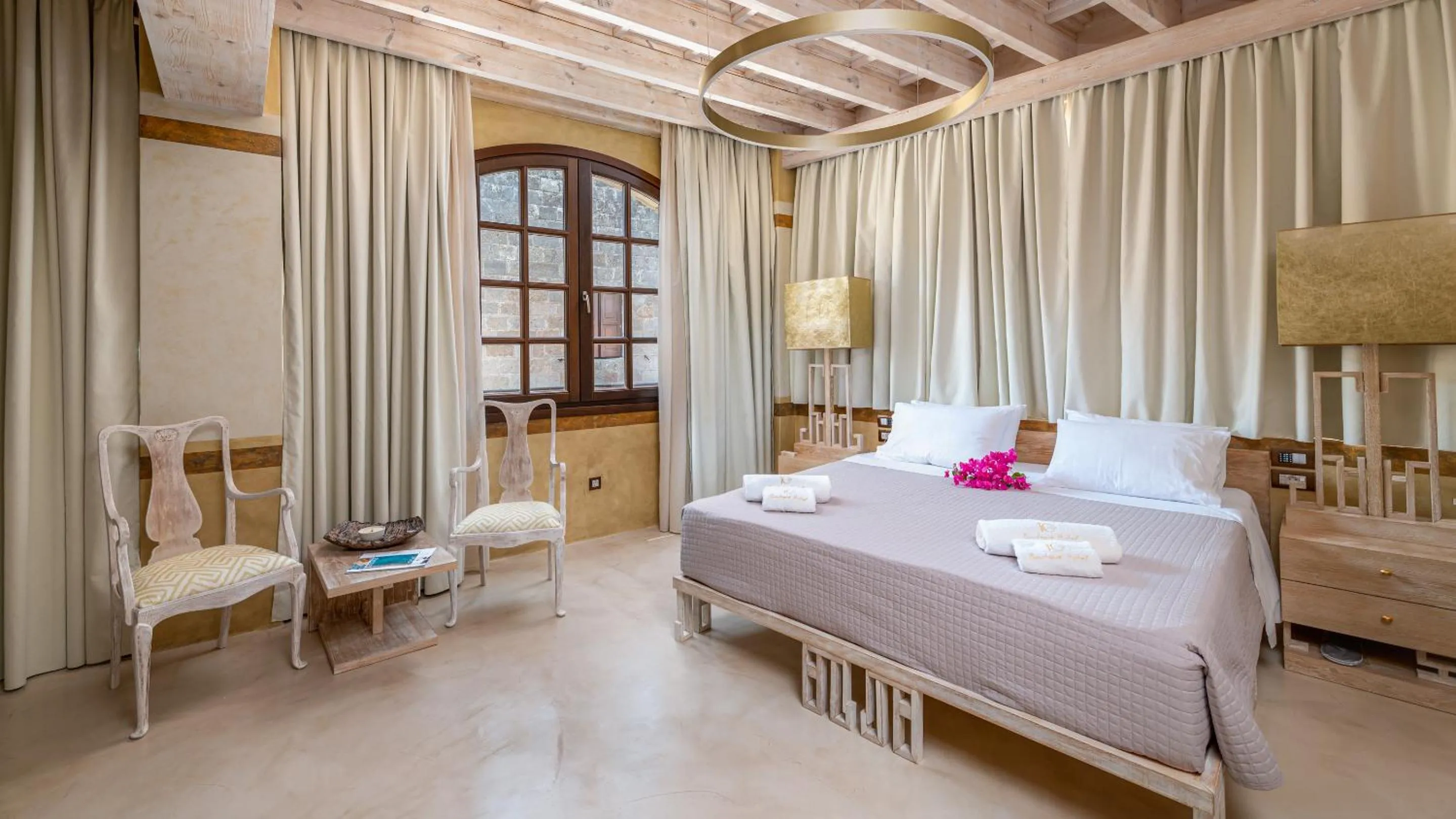 Bed in 10GR Boutique Hotel & Wine Bar