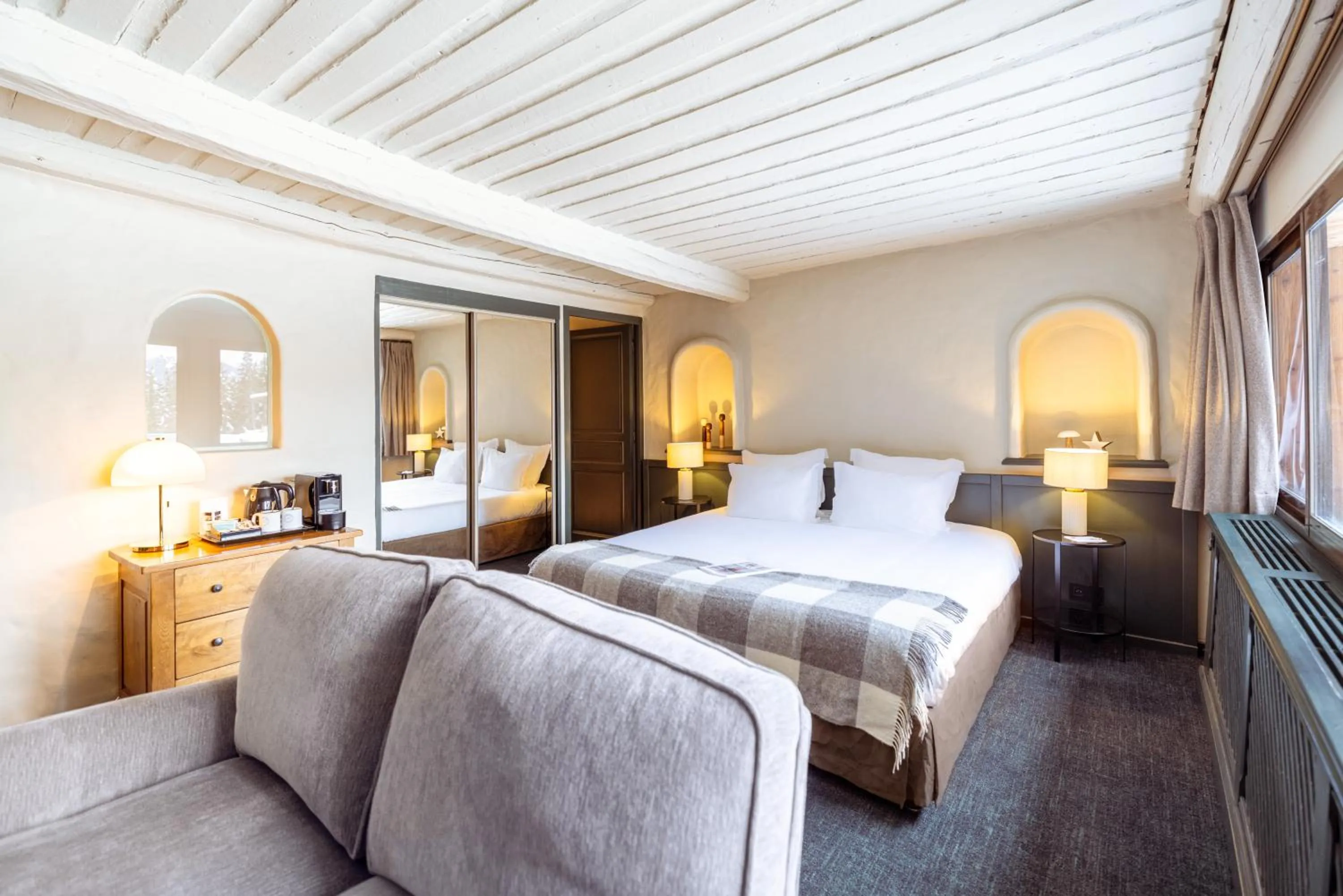 Bedroom, Bed in Grand Hôtel Courchevel 1850