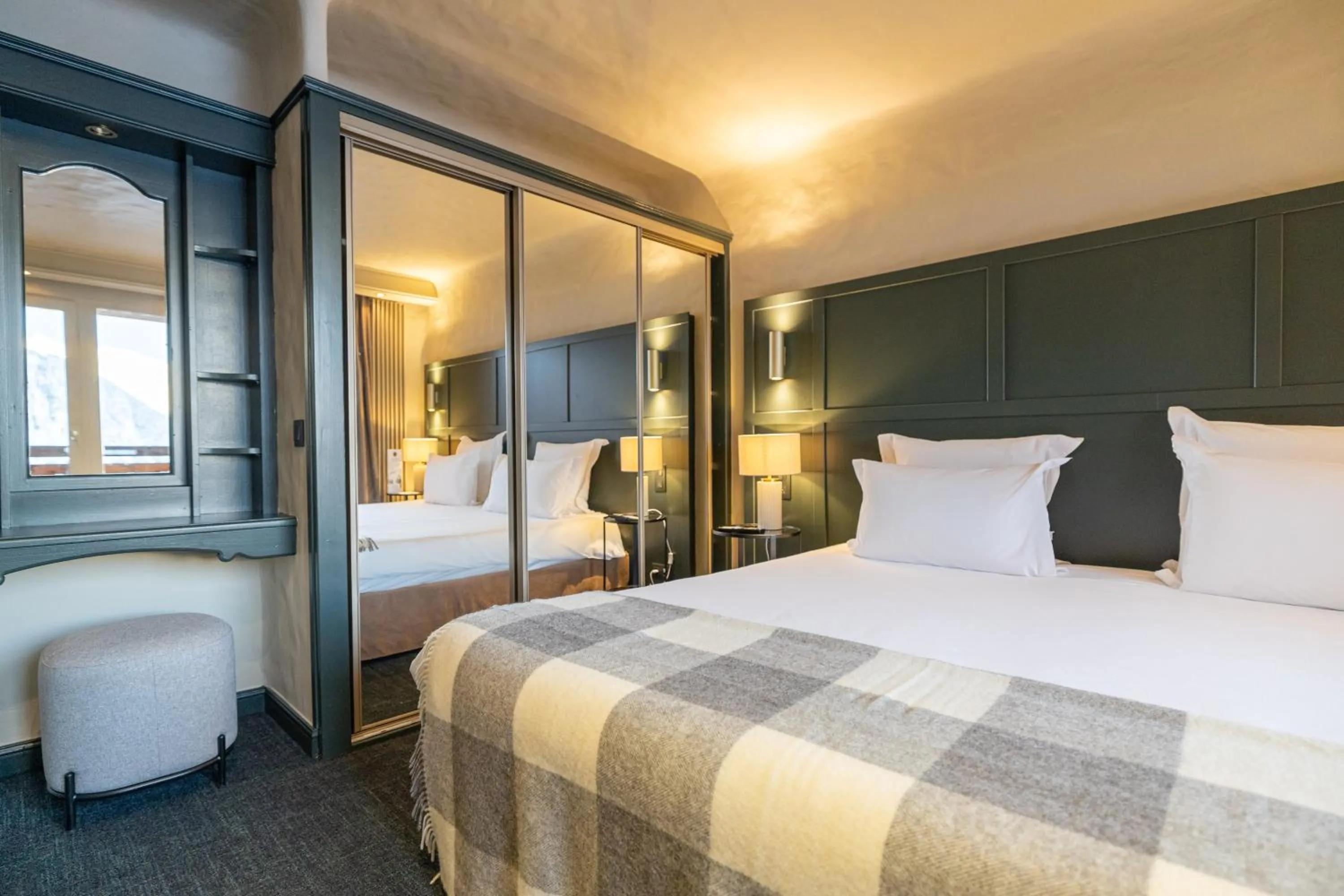 Bedroom, Bed in Grand Hôtel Courchevel 1850