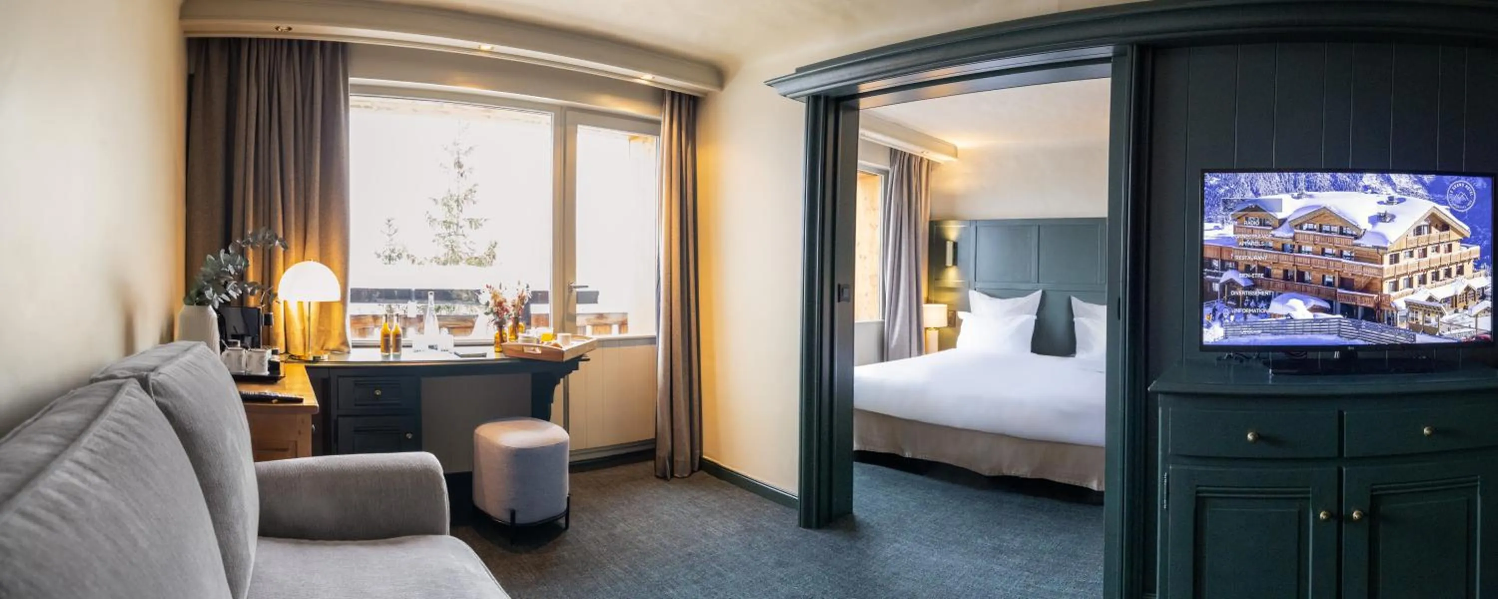 Bedroom, Bed in Grand Hôtel Courchevel 1850