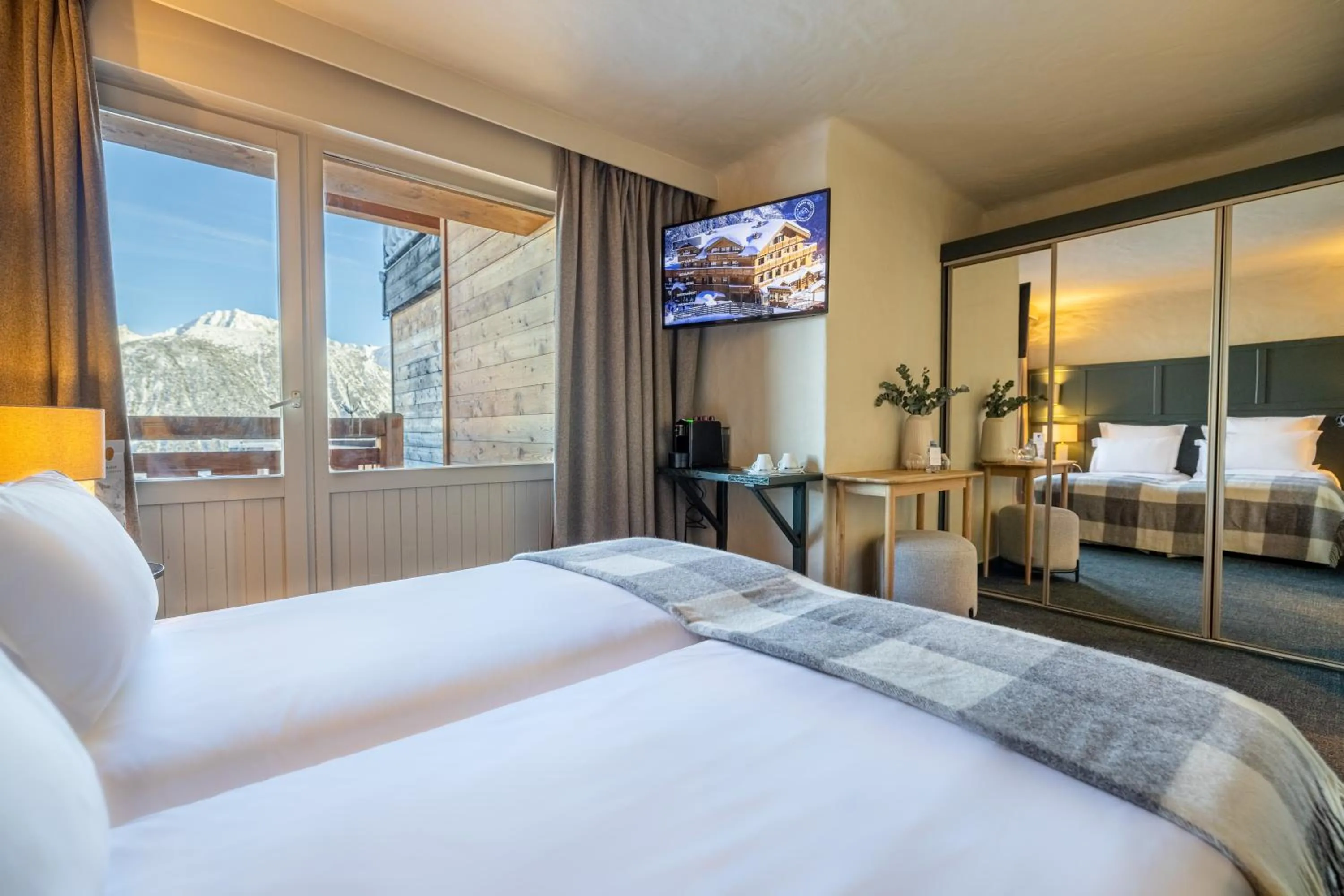 Bedroom, Bed in Grand Hôtel Courchevel 1850