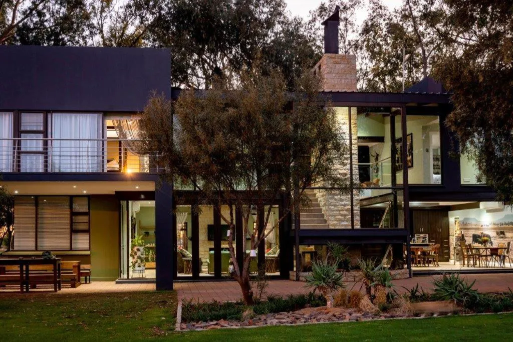 Facade/entrance in Middelwater Farm Hotel