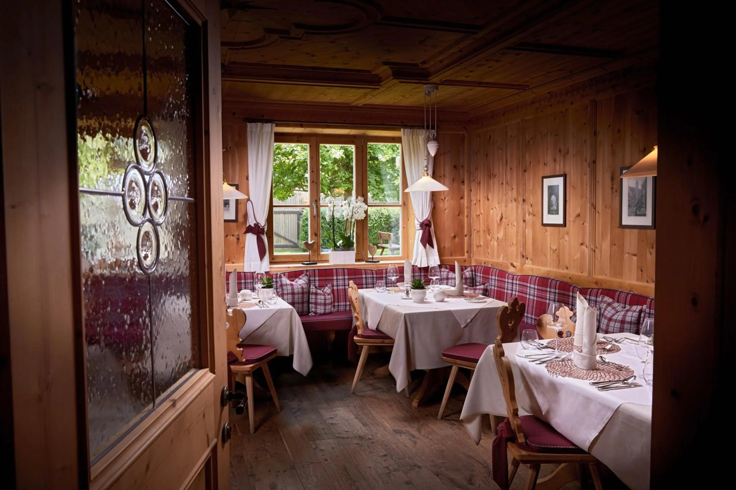 Restaurant/places to eat in Engels Park