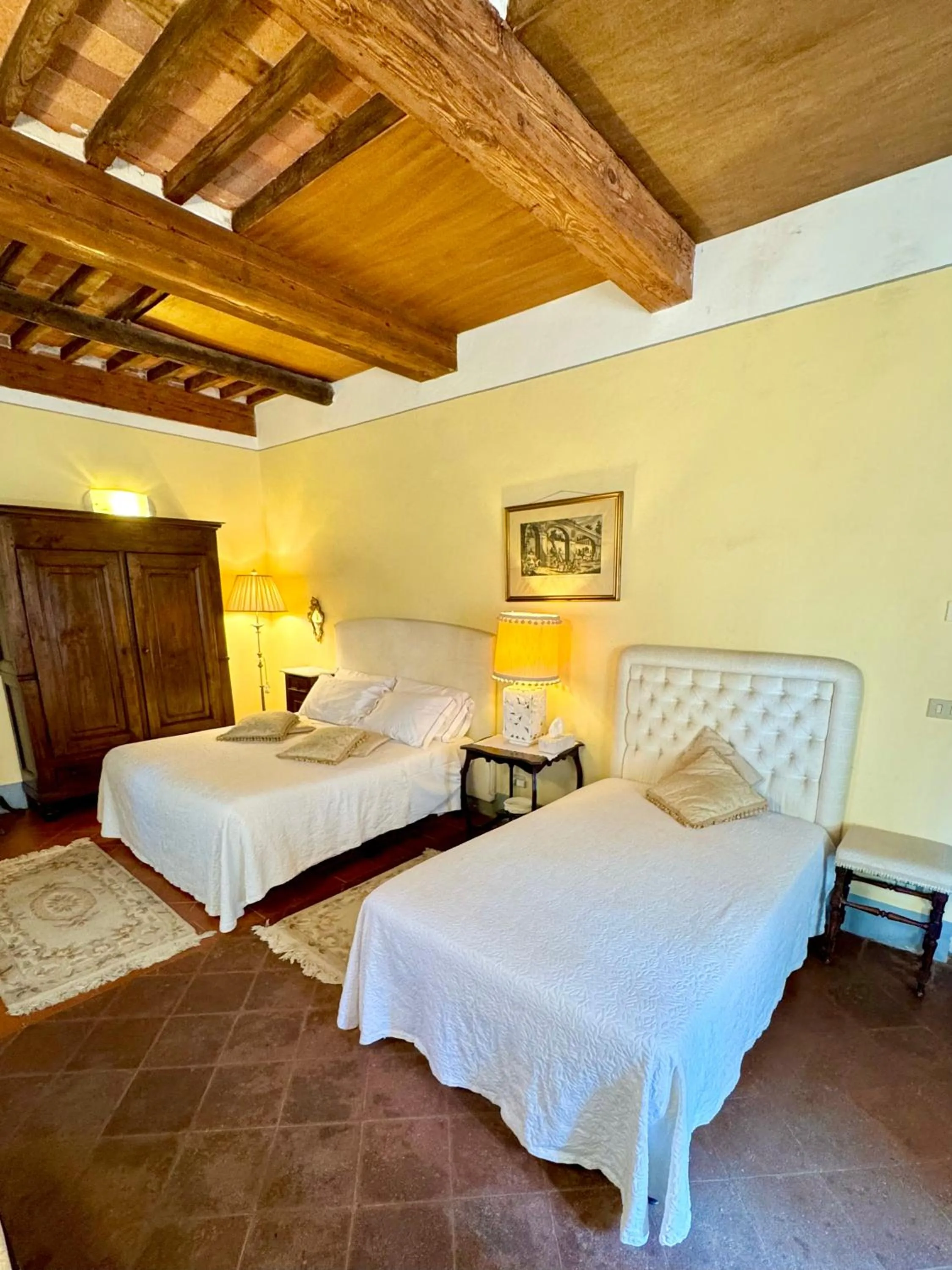 Bed in Villa La Dogana B&B di Charme - Historic Villa with a beautiful garden - private parking
