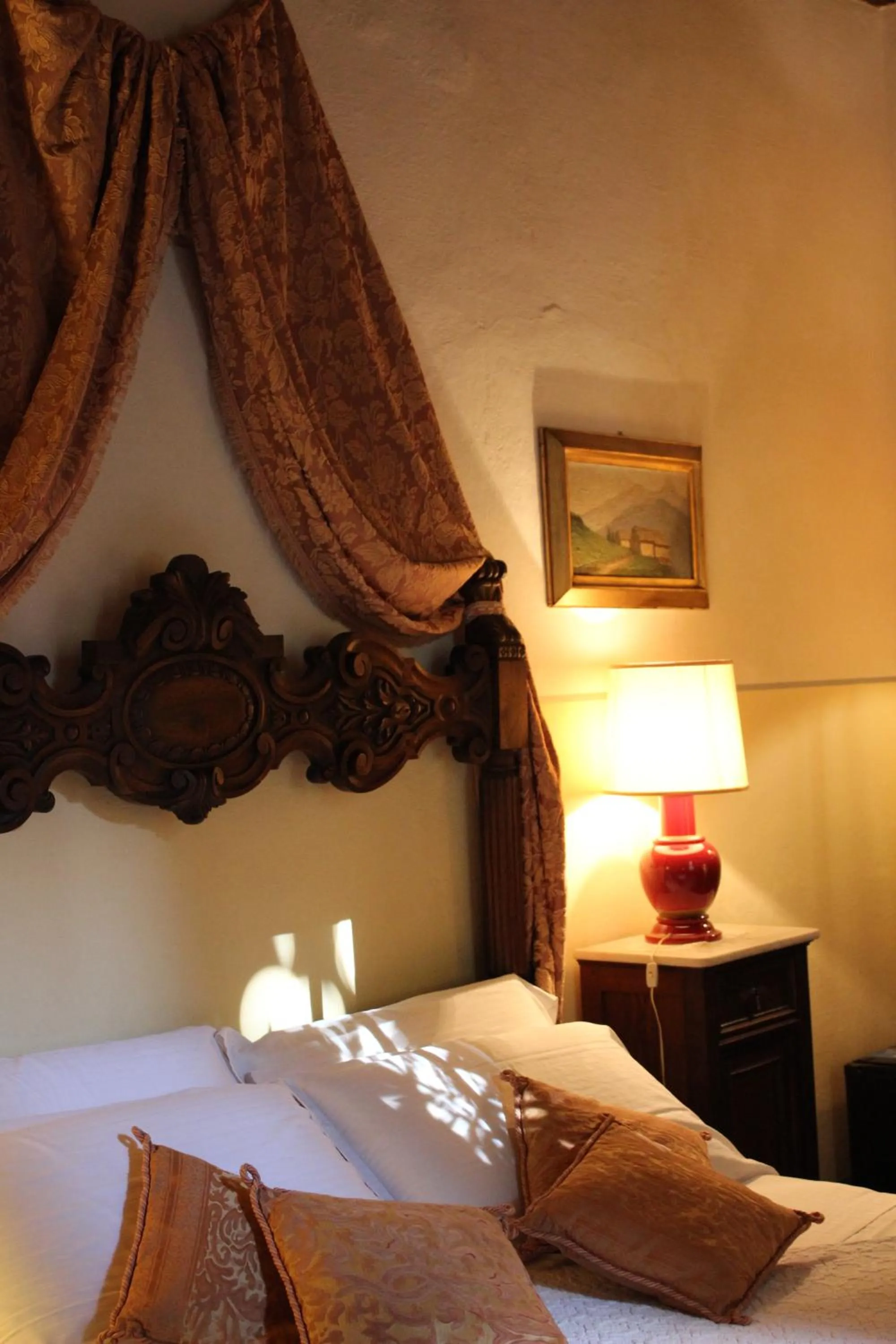 Bed in Villa La Dogana B&B di Charme - Historic Villa with a beautiful garden - private parking