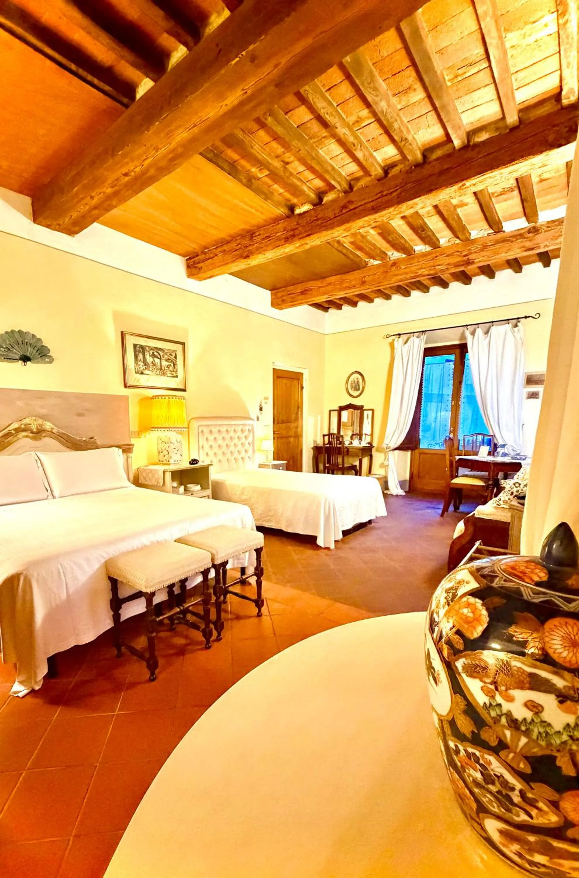Bed in Villa La Dogana B&B di Charme - Historic Villa with a beautiful garden - private parking