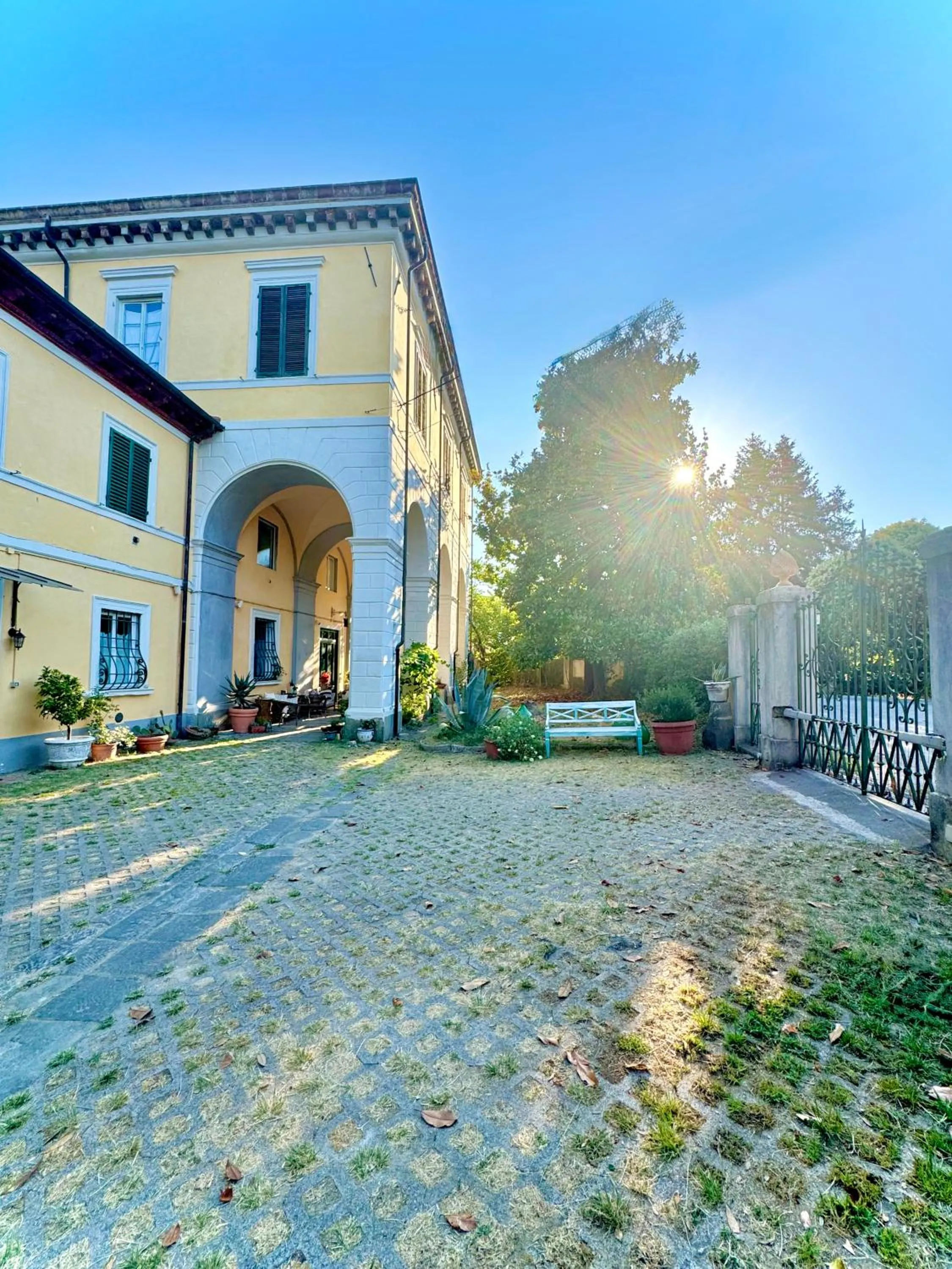 Patio in Villa La Dogana B&B di Charme - Historic Villa with a beautiful garden - private parking