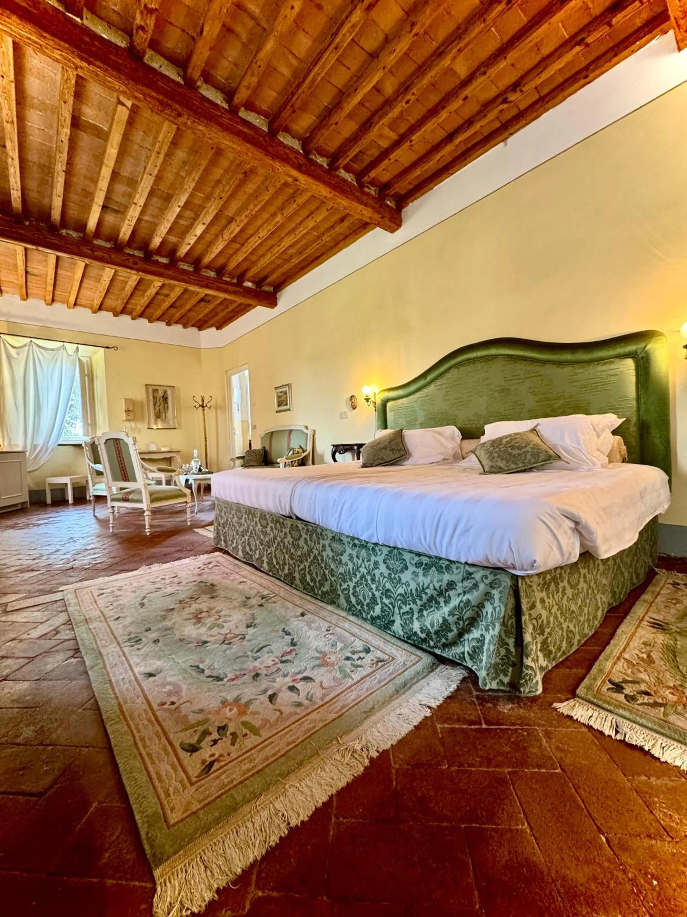 Bed in Villa La Dogana B&B di Charme - Historic Villa with a beautiful garden - private parking