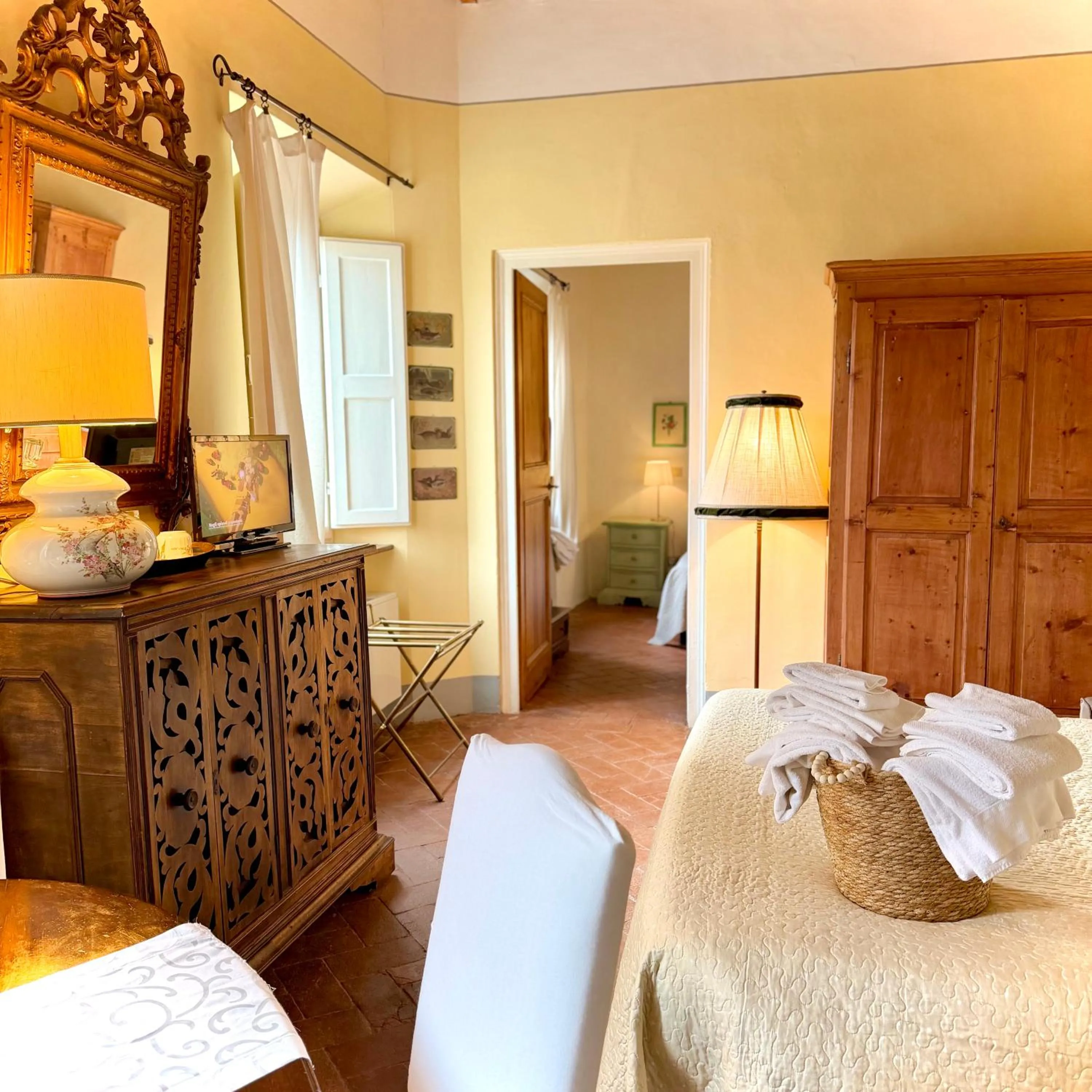 Bed in Villa La Dogana B&B di Charme - Historic Villa with a beautiful garden - private parking