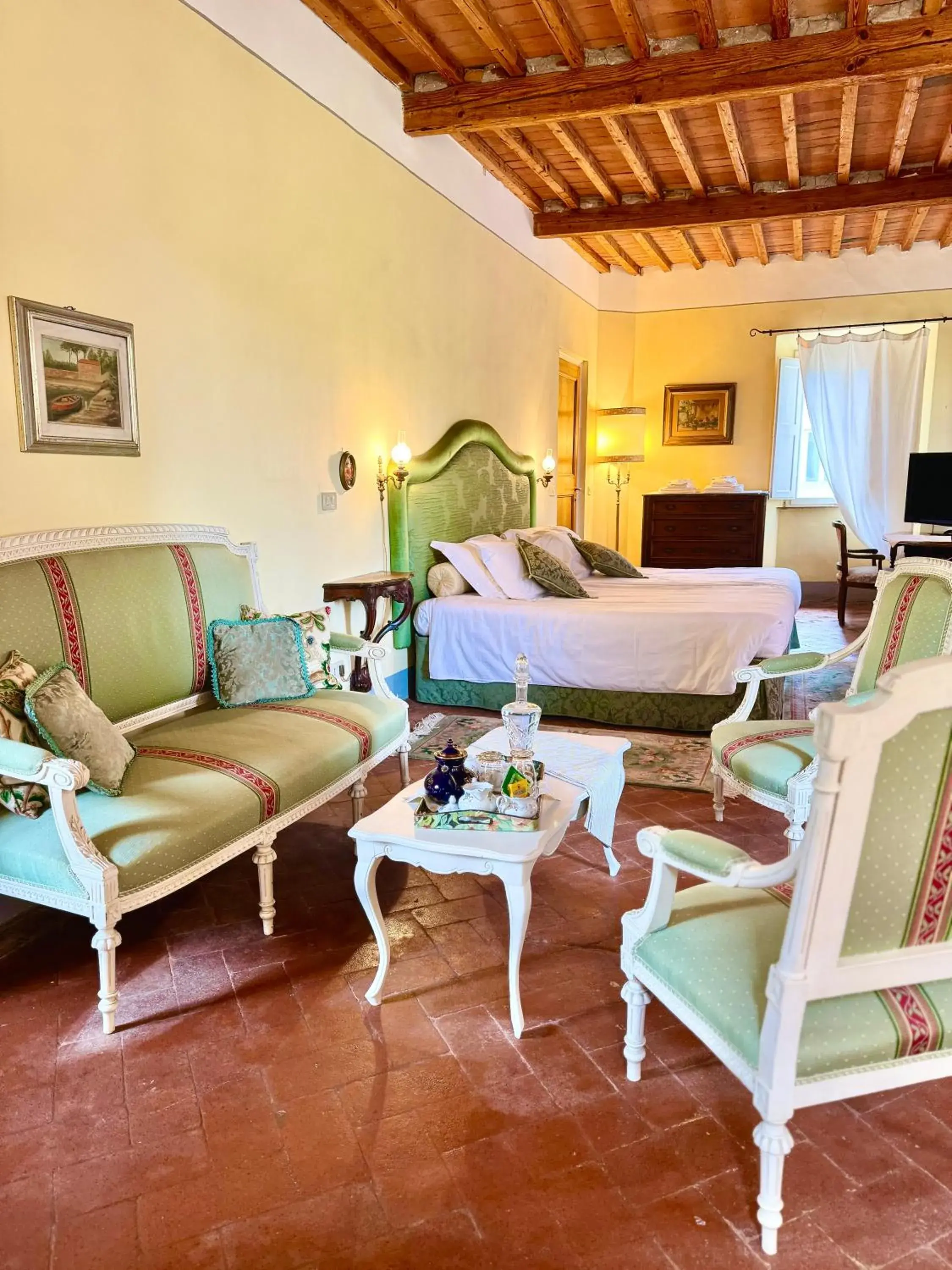 Deluxe King Suite in Villa La Dogana B&B di Charme - Historic Villa with a beautiful garden - private parking Deluxe King Suite in Villa La Dogana B&B di Charme - Historic Villa with a beautiful garden - private parking