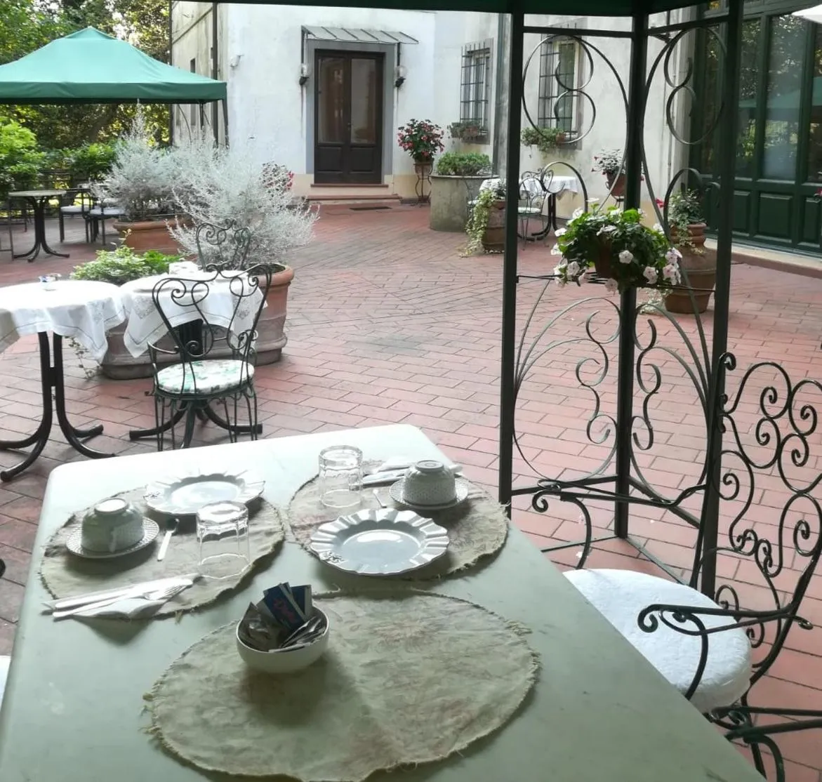 Villa La Dogana B&B di Charme - Historic Villa with a beautiful garden - private parking