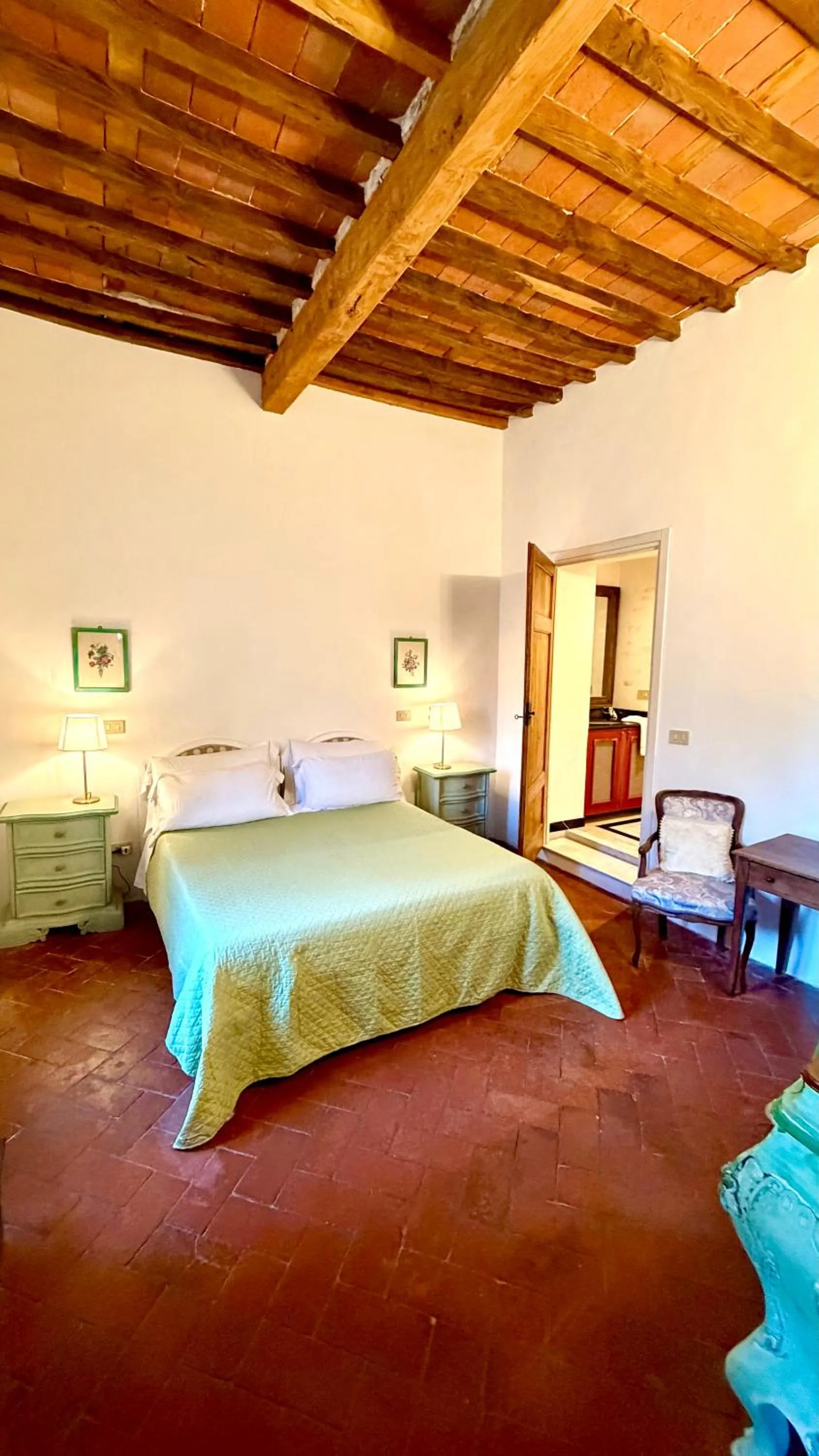 Bed in Villa La Dogana B&B di Charme - Historic Villa with a beautiful garden - private parking