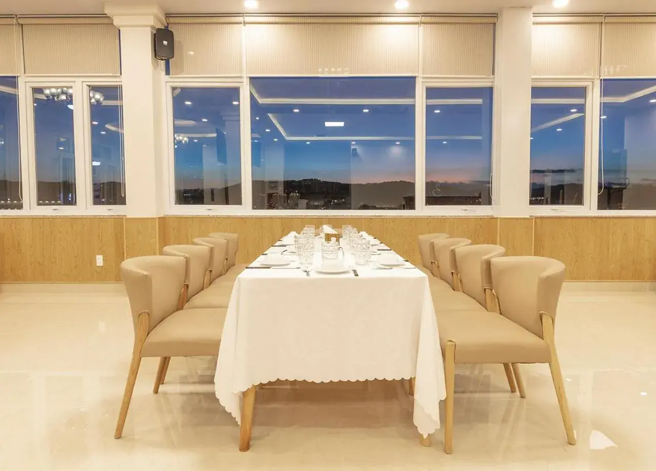 Restaurant/places to eat in Interstella Hotel Restaurant/places to eat in Interstella Hotel