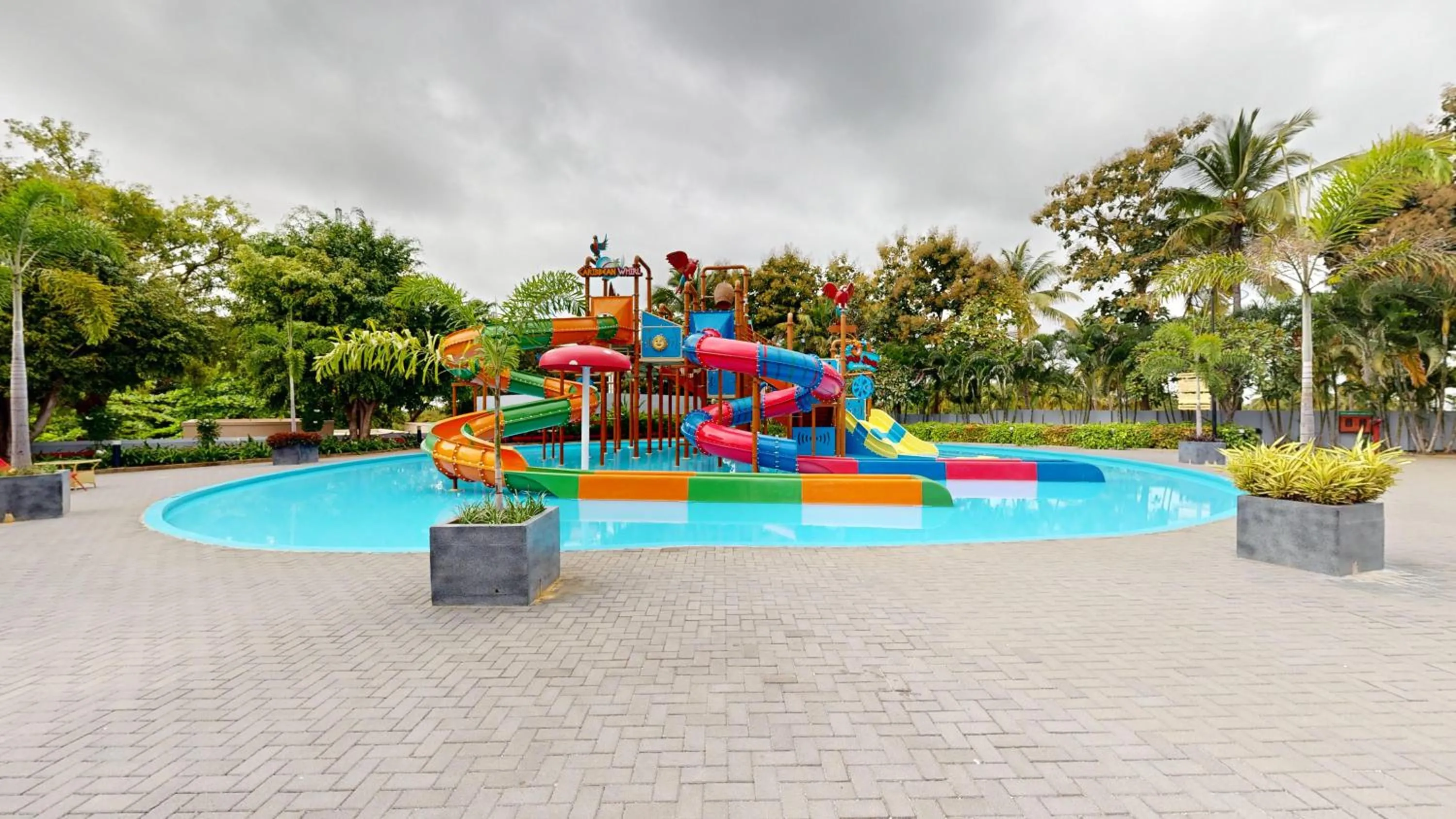 Swimming pool in Wonderla Resort