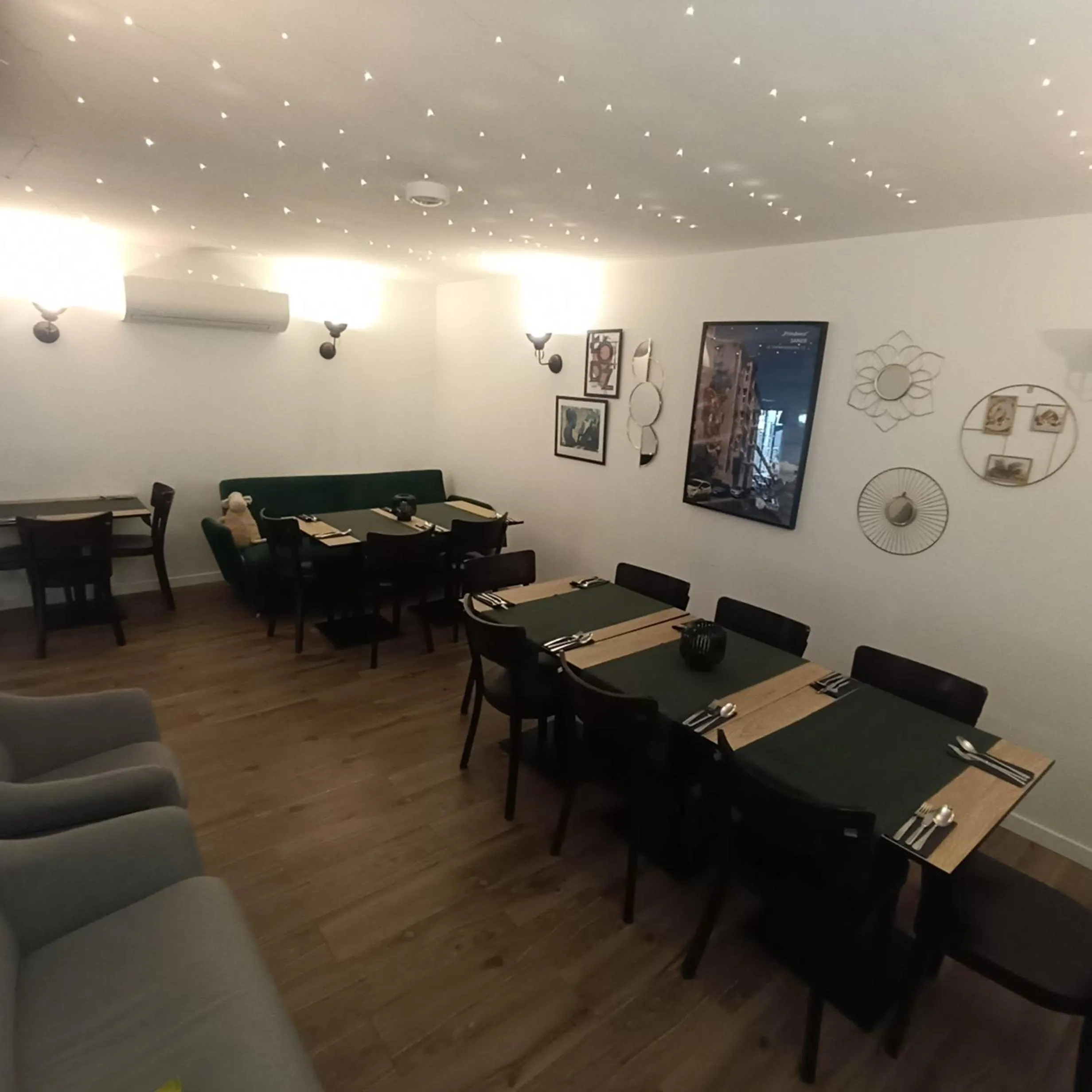 Restaurant/places to eat in Arche Residence Łódź