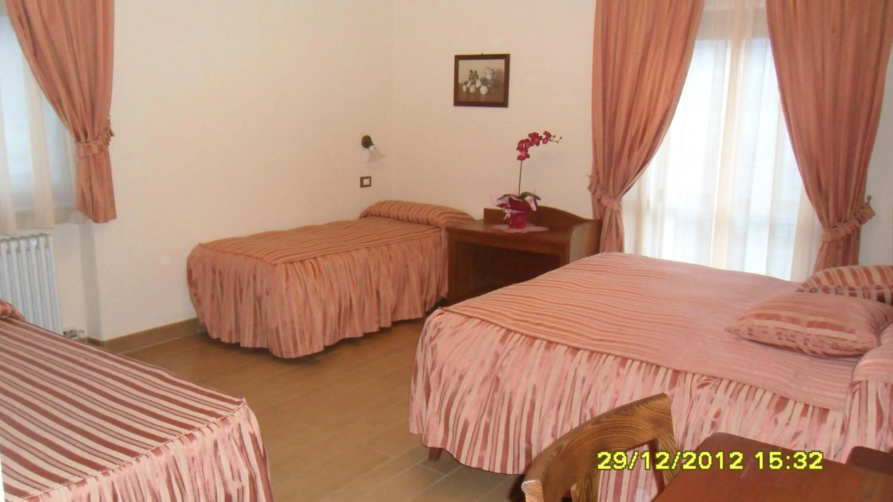 Photo of the whole room, Bed in Affittacamere Les Noyers