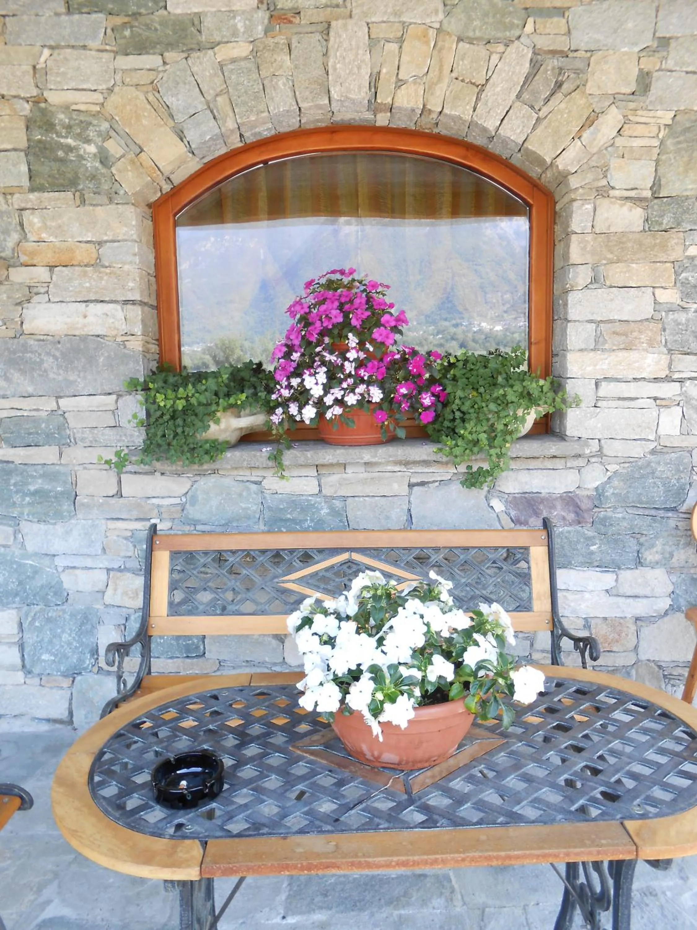 Decorative detail in Affittacamere Les Noyers