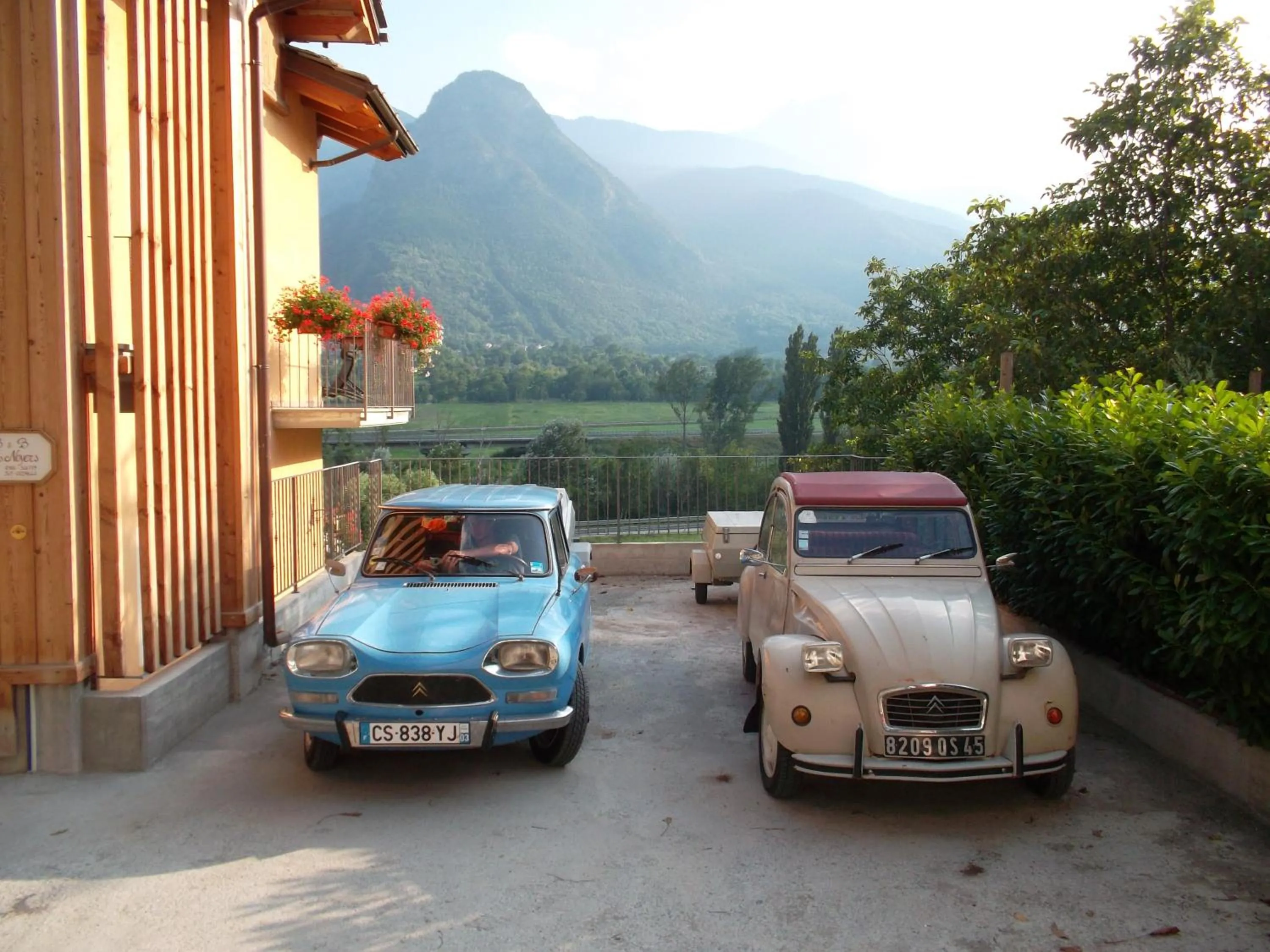 Mountain view in Affittacamere Les Noyers