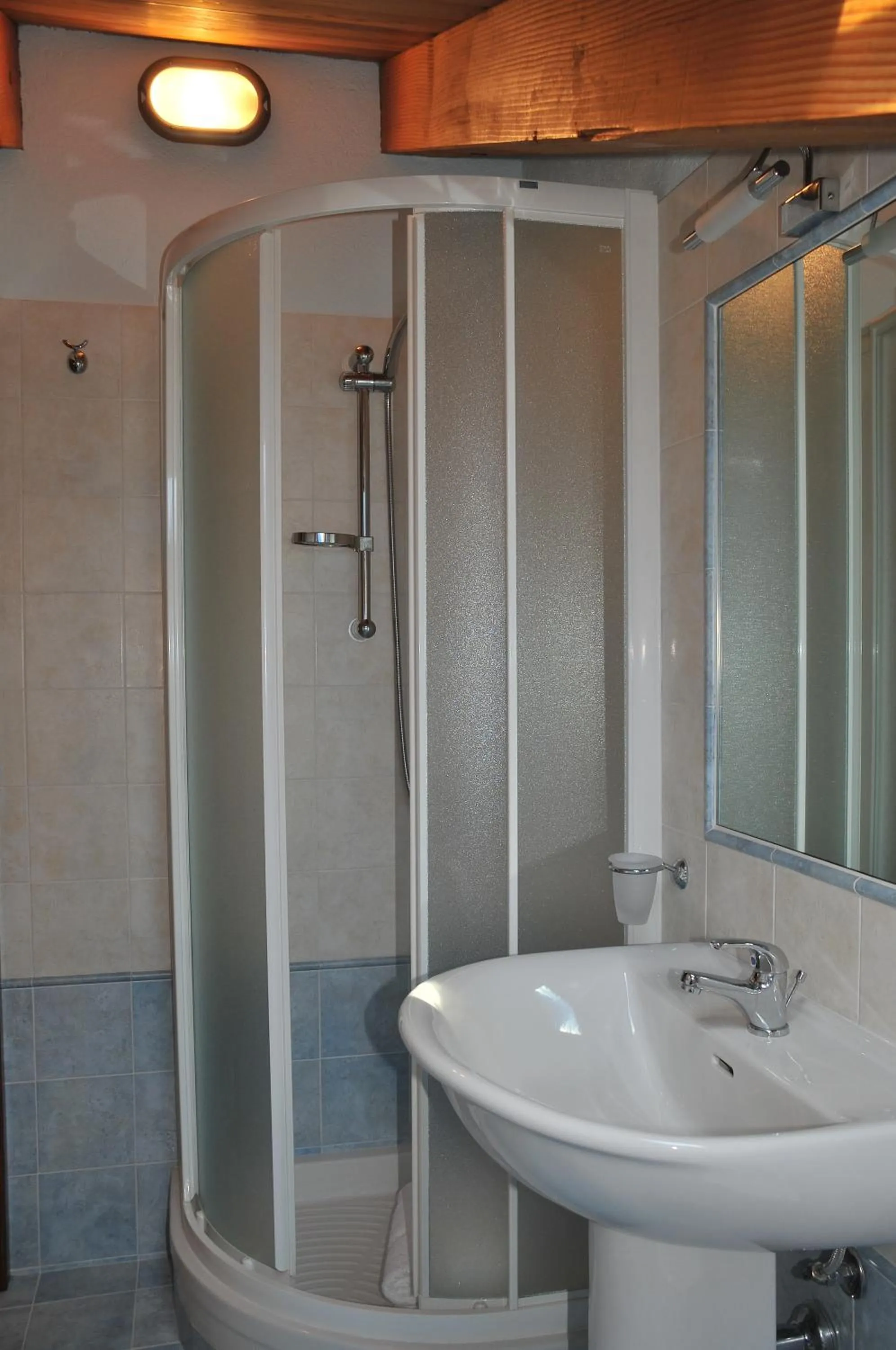 Bathroom in Affittacamere Les Noyers