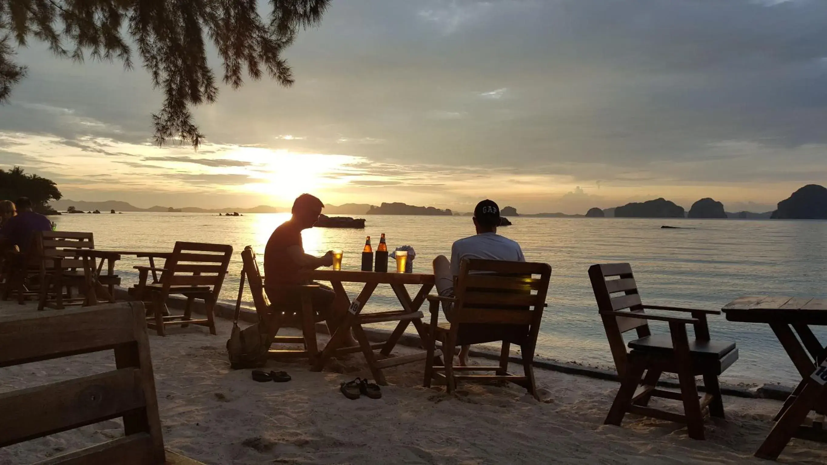 Restaurant/places to eat in Baan Tubkaek Hotel Restaurant/places to eat in Baan Tubkaek Hotel