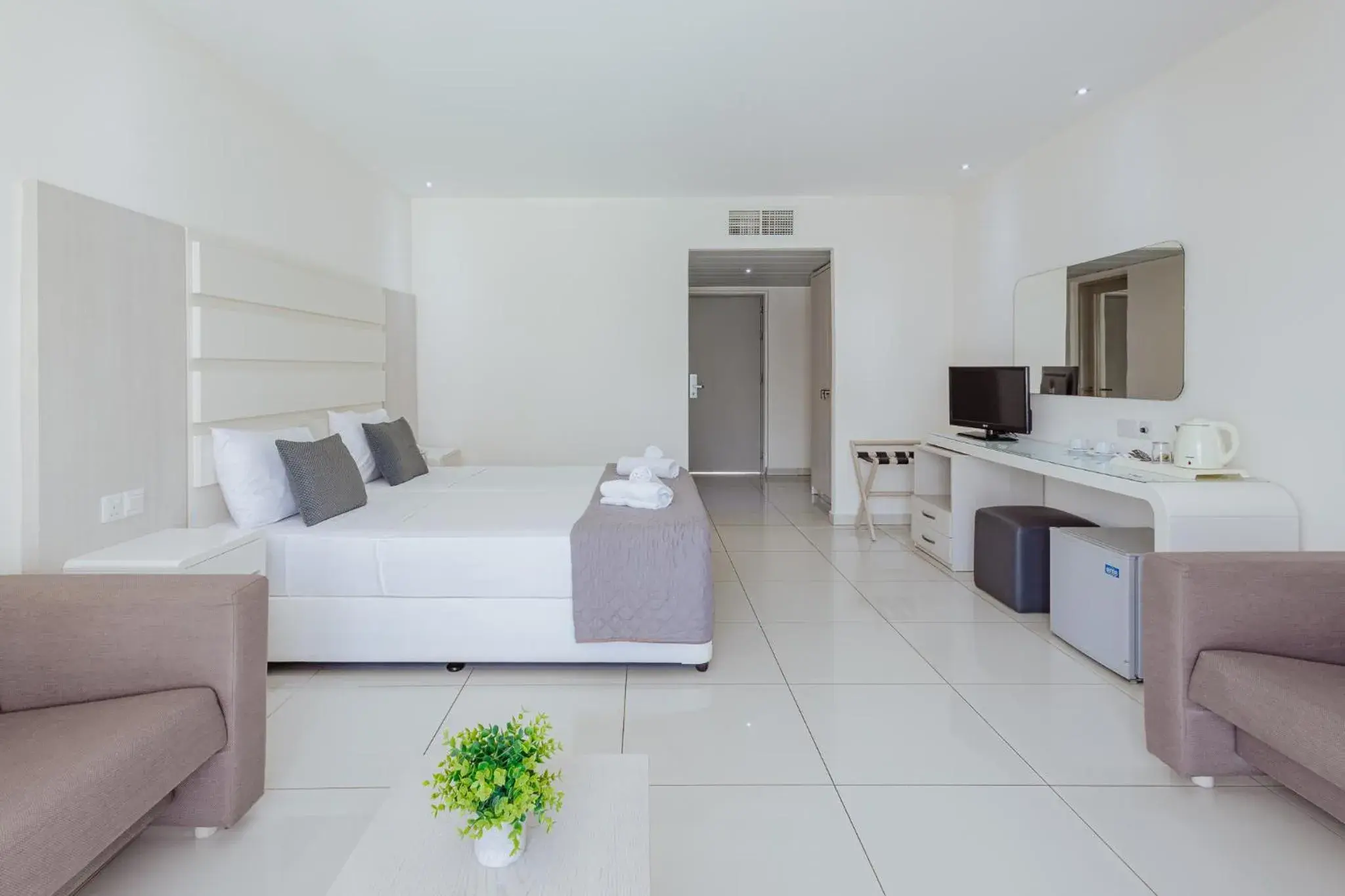 Photo of the whole room, Bed in Tasia Maris Oasis Photo of the whole room, Bed in Tasia Maris Oasis