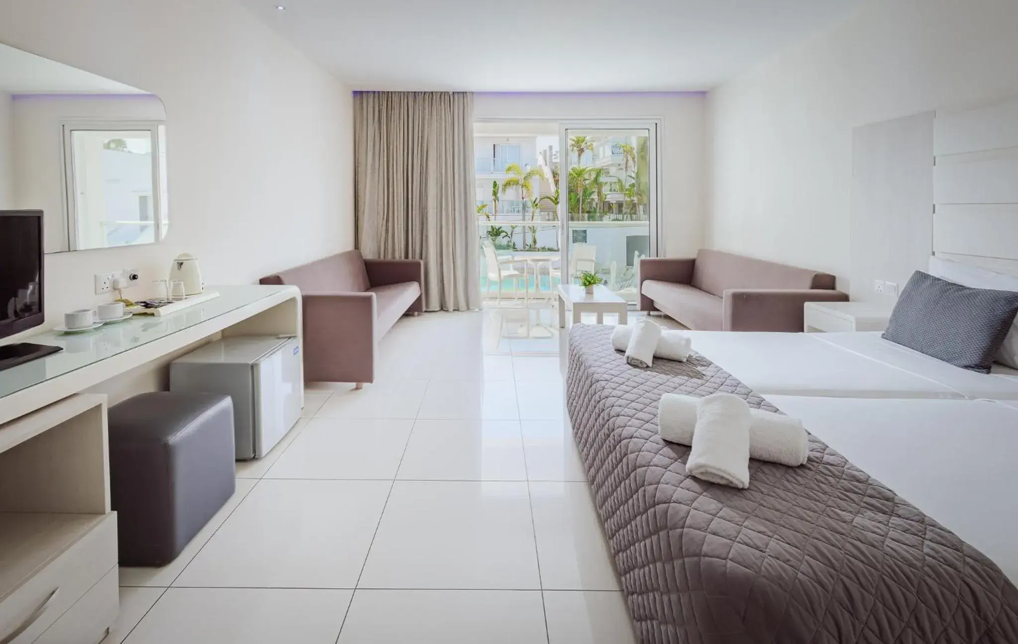 Photo of the whole room, Bed in Tasia Maris Oasis Photo of the whole room, Bed in Tasia Maris Oasis