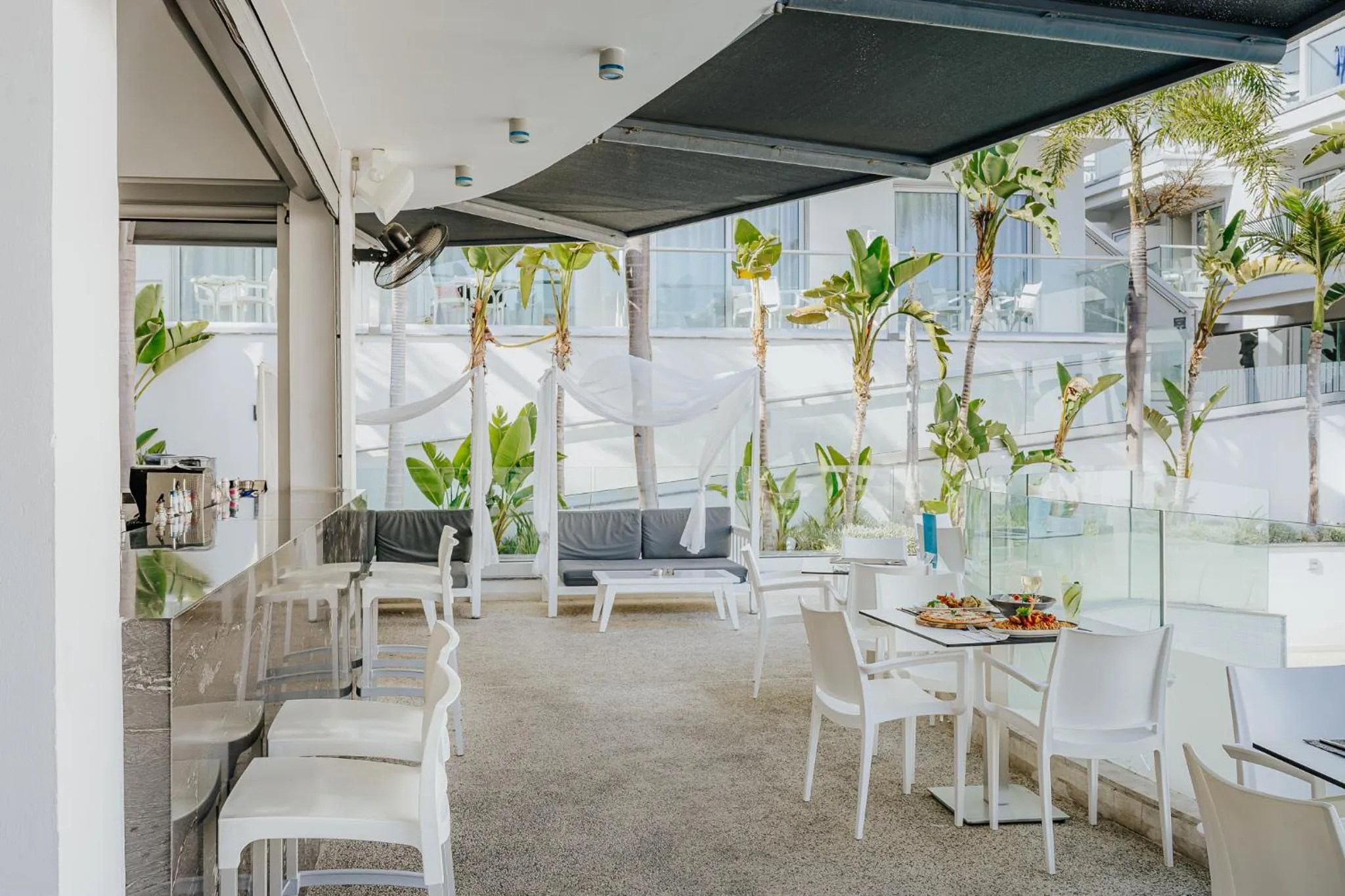 Restaurant/places to eat in Tasia Maris Oasis