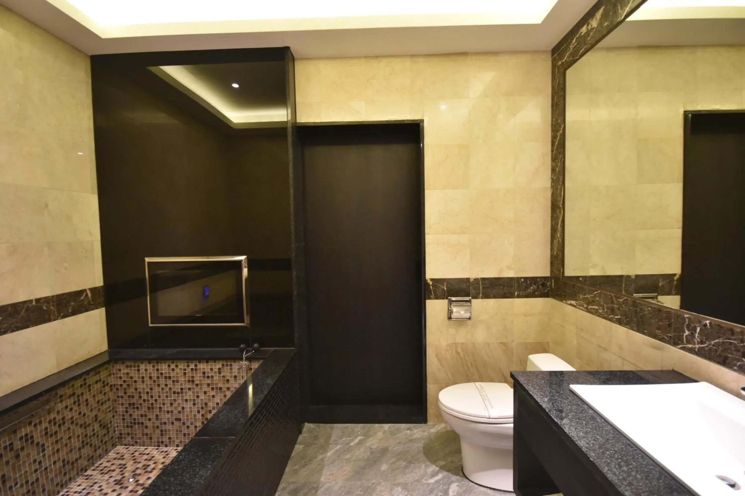 Shower, Bathroom in Song Xia Motel